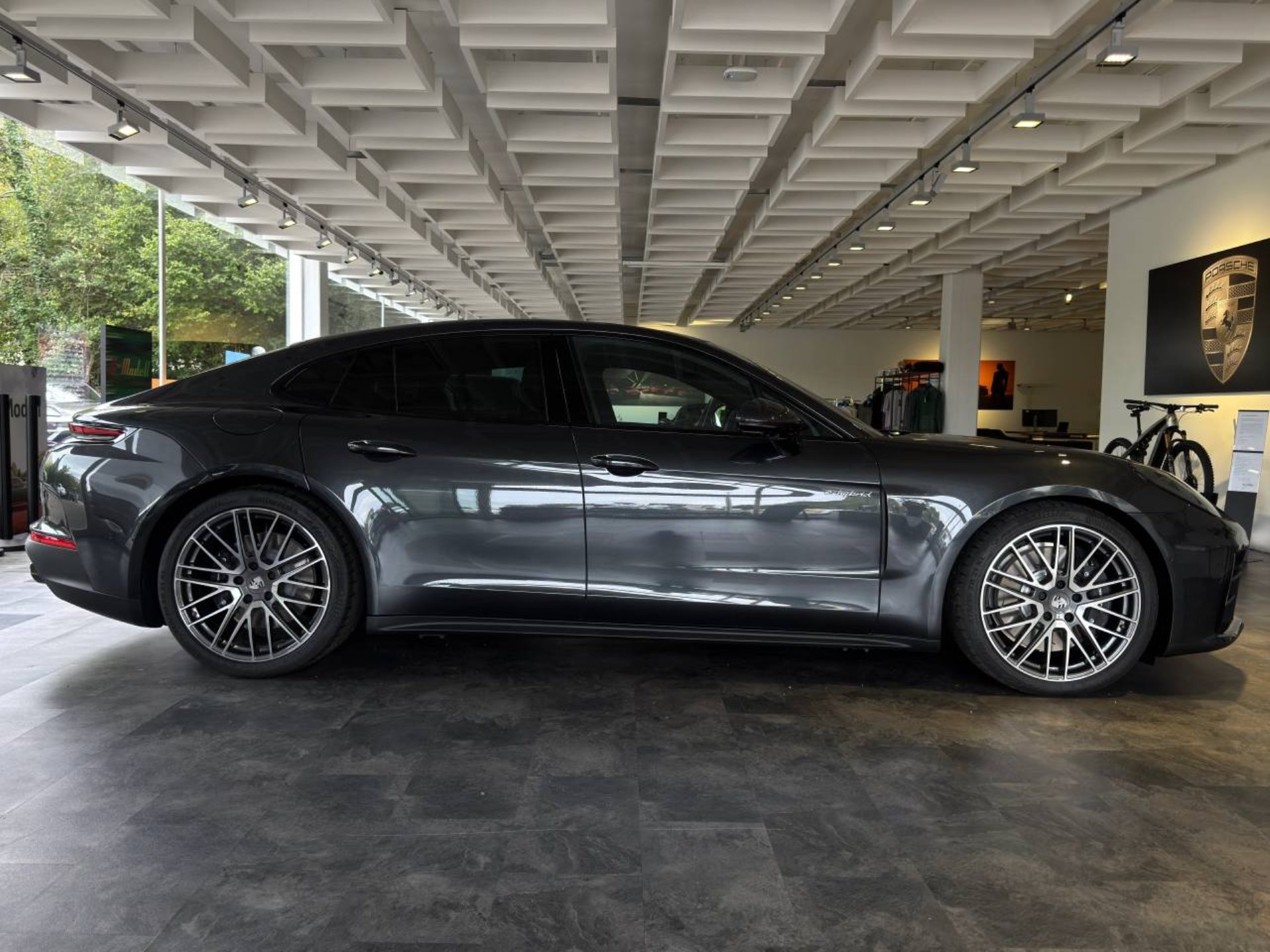 PORSCHE Panamera 4 E-Hybrid-image-7