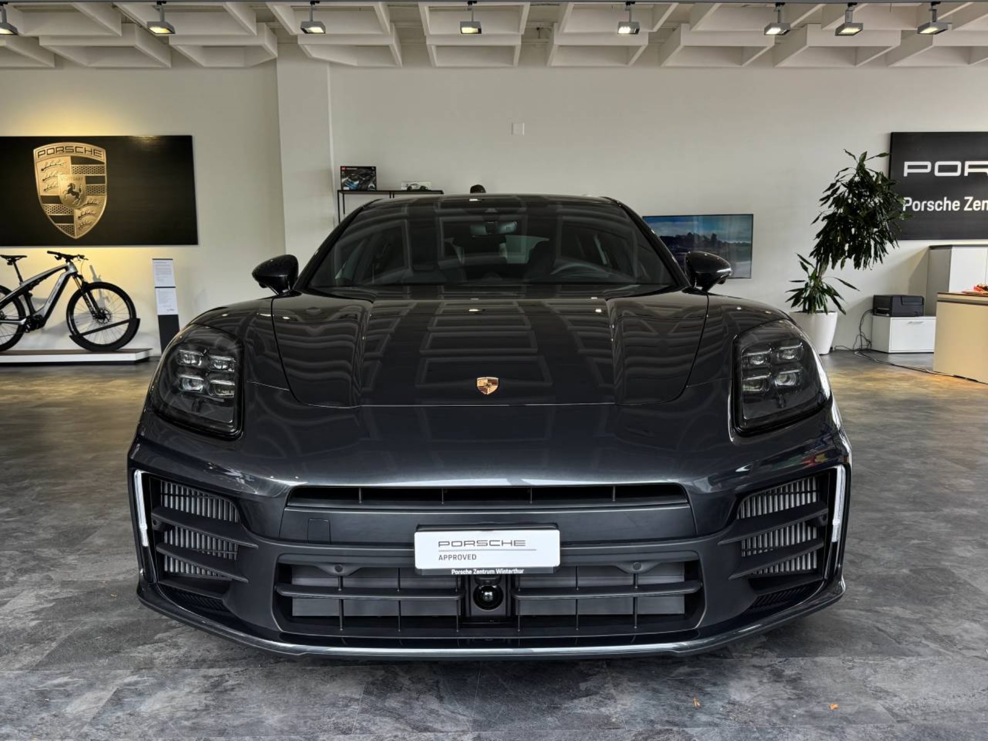 PORSCHE Panamera 4 E-Hybrid-image-5