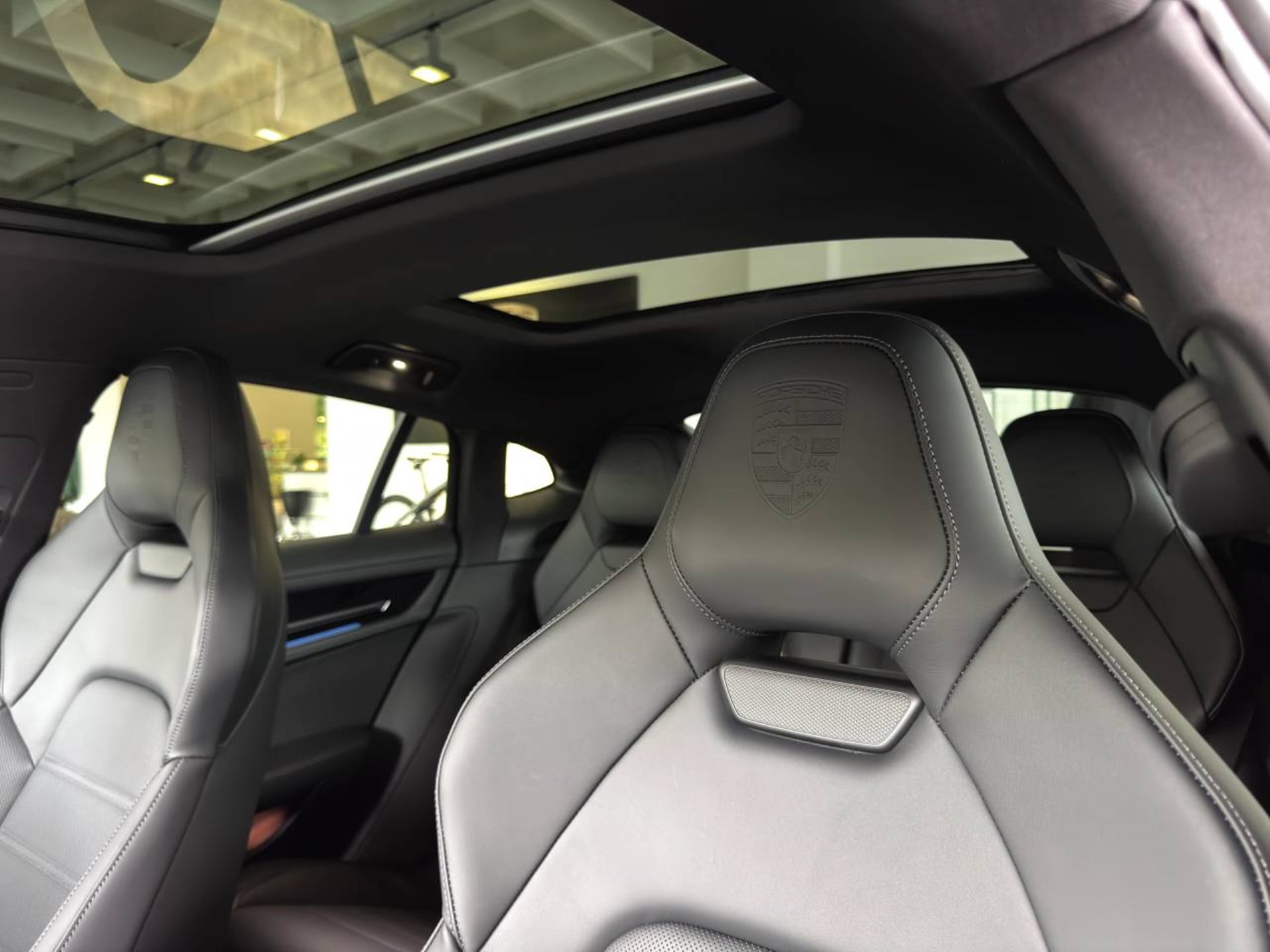 PORSCHE Panamera 4 E-Hybrid-image-28