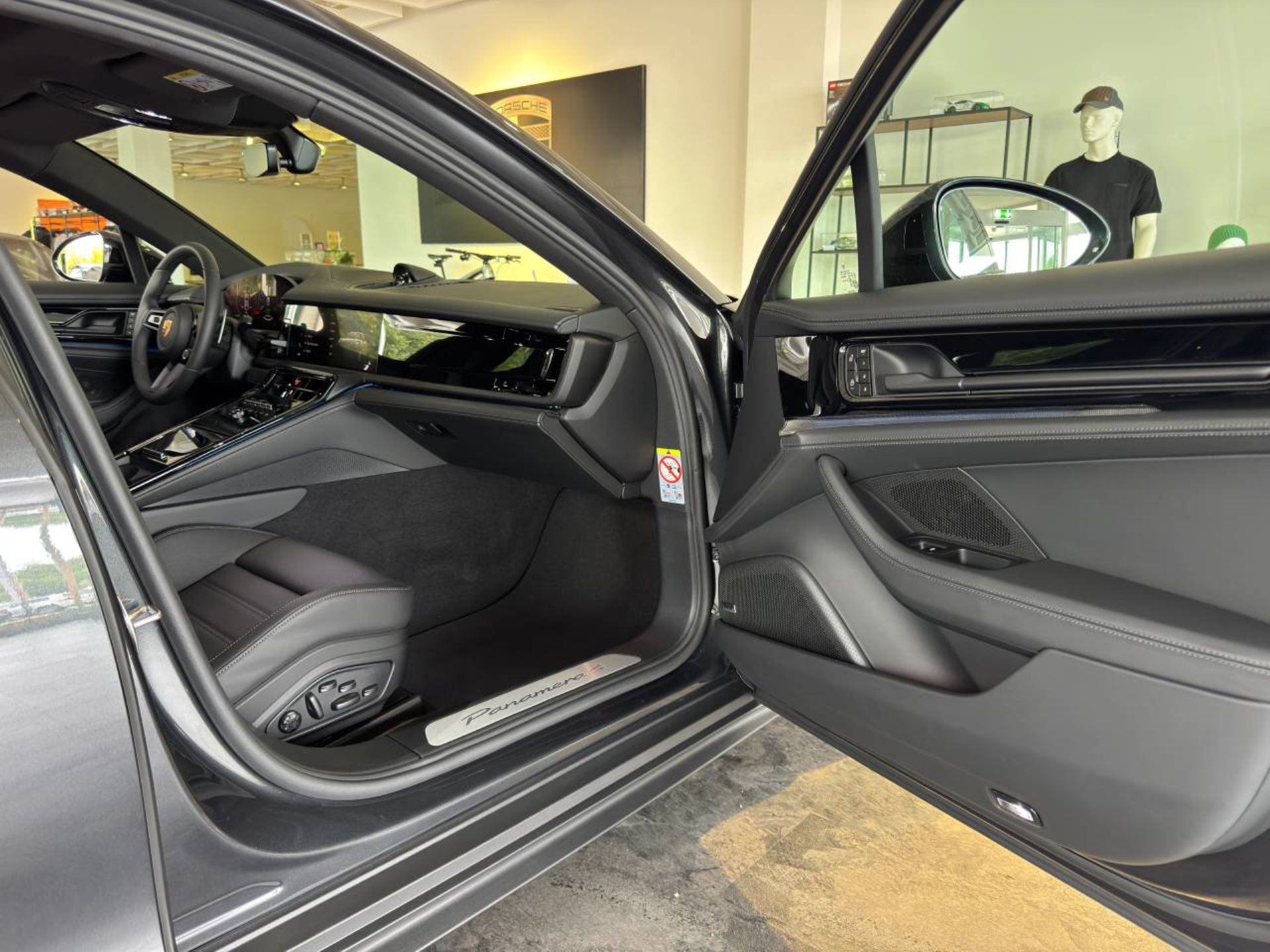 PORSCHE Panamera 4 E-Hybrid-image-24