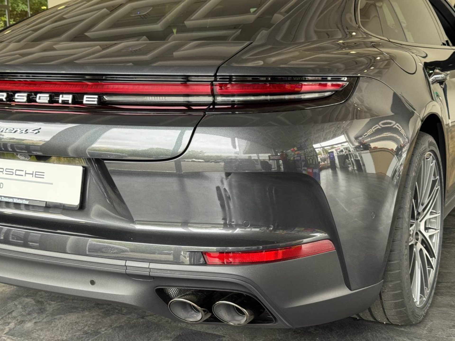 PORSCHE Panamera 4 E-Hybrid-image-39