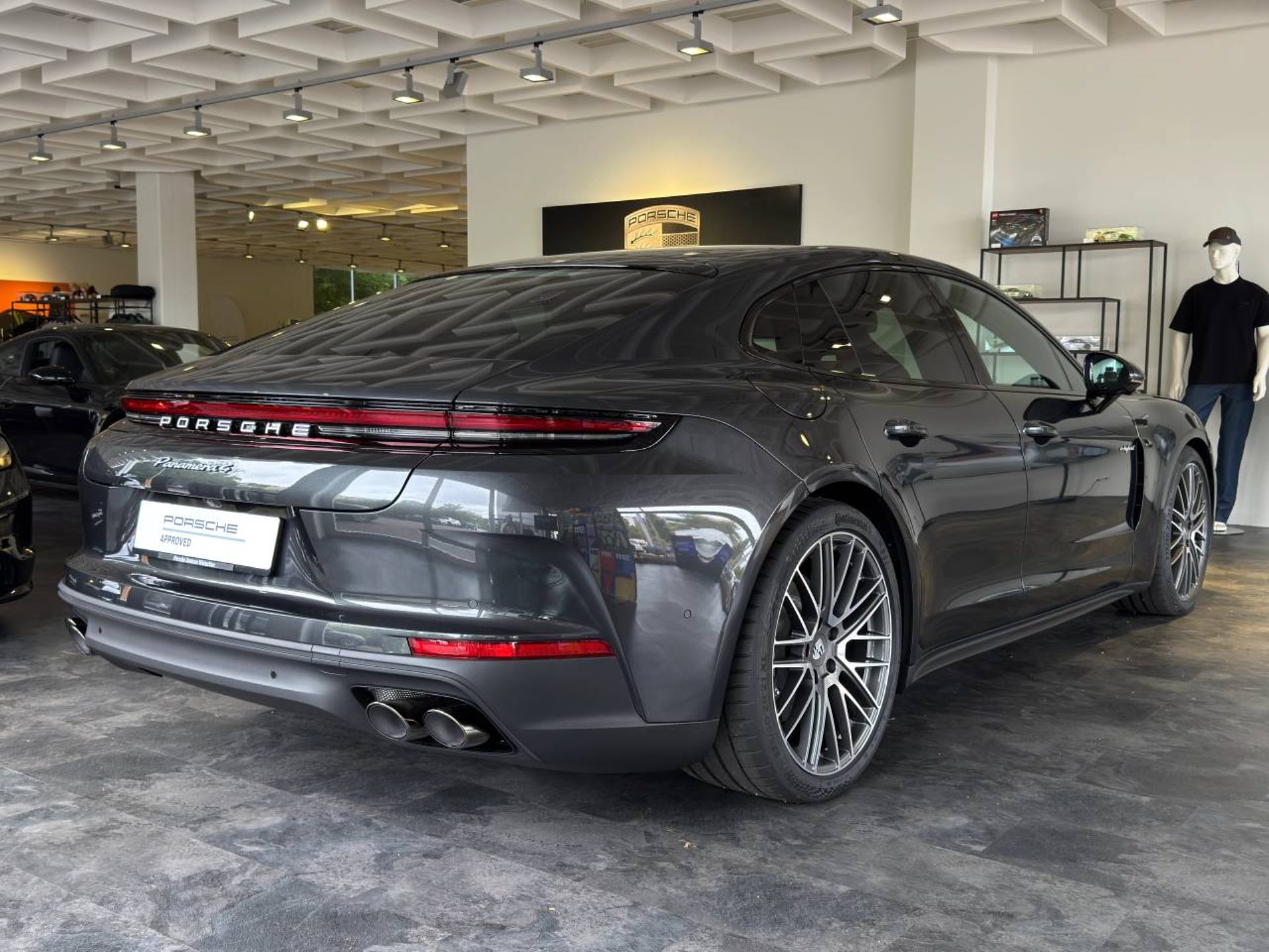 PORSCHE Panamera 4 E-Hybrid-image-2