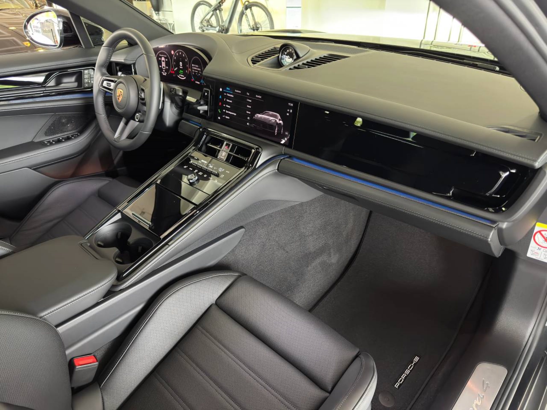 PORSCHE Panamera 4 E-Hybrid-image-22