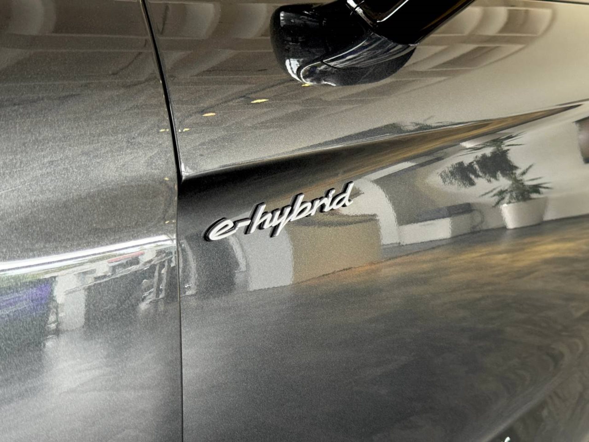 PORSCHE Panamera 4 E-Hybrid-image-37