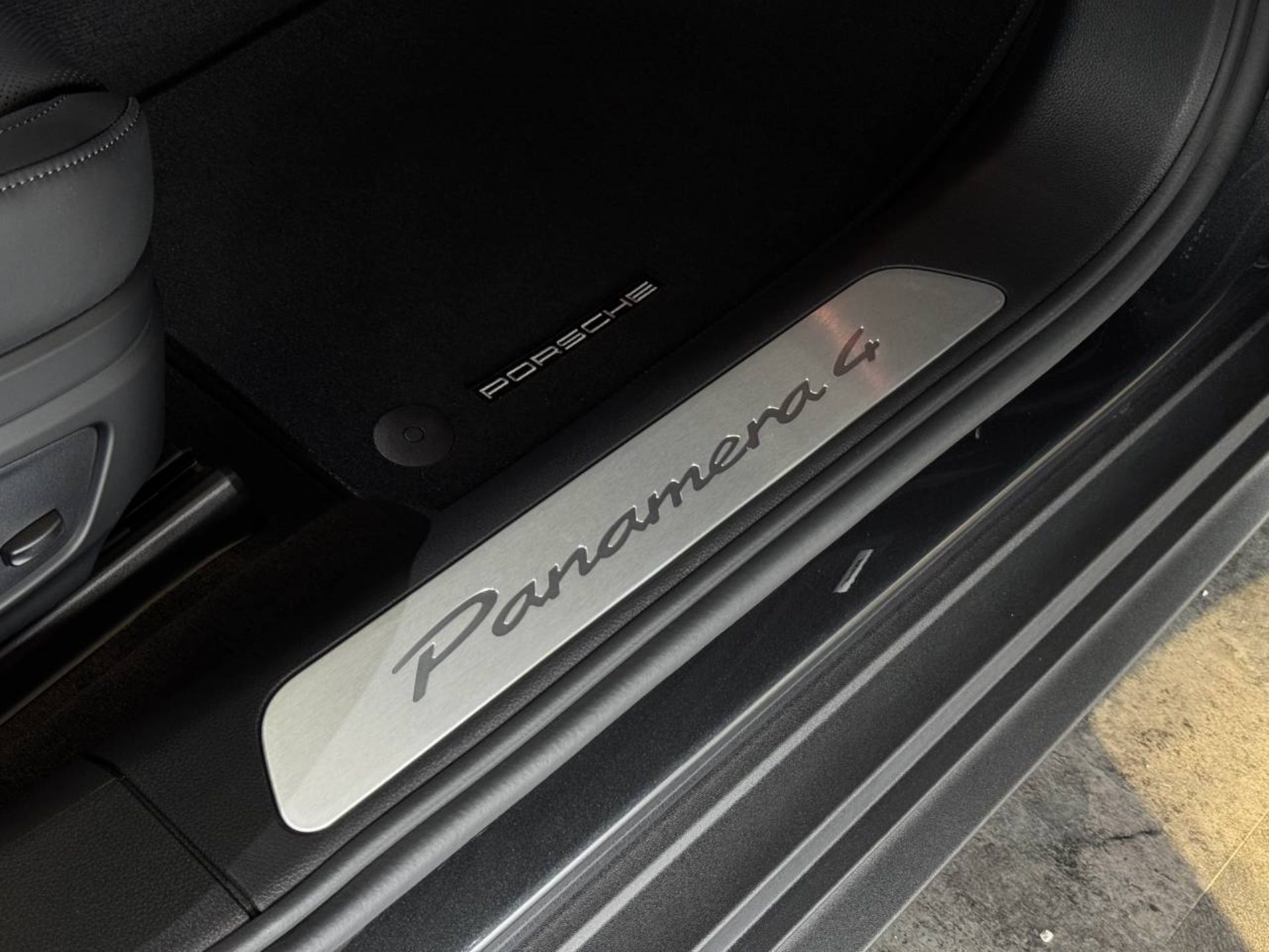 PORSCHE Panamera 4 E-Hybrid-image-25