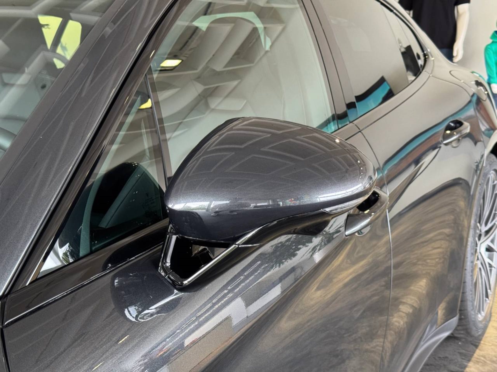 PORSCHE Panamera 4 E-Hybrid-image-38