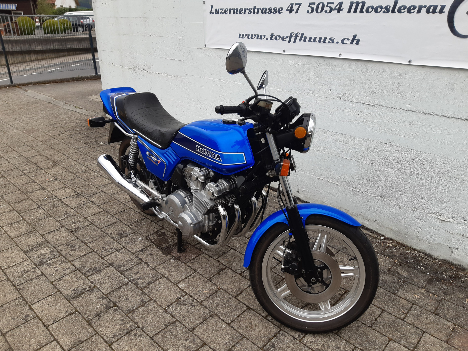 HONDA CB 900 SC 01 Boldor-showroom-element-1