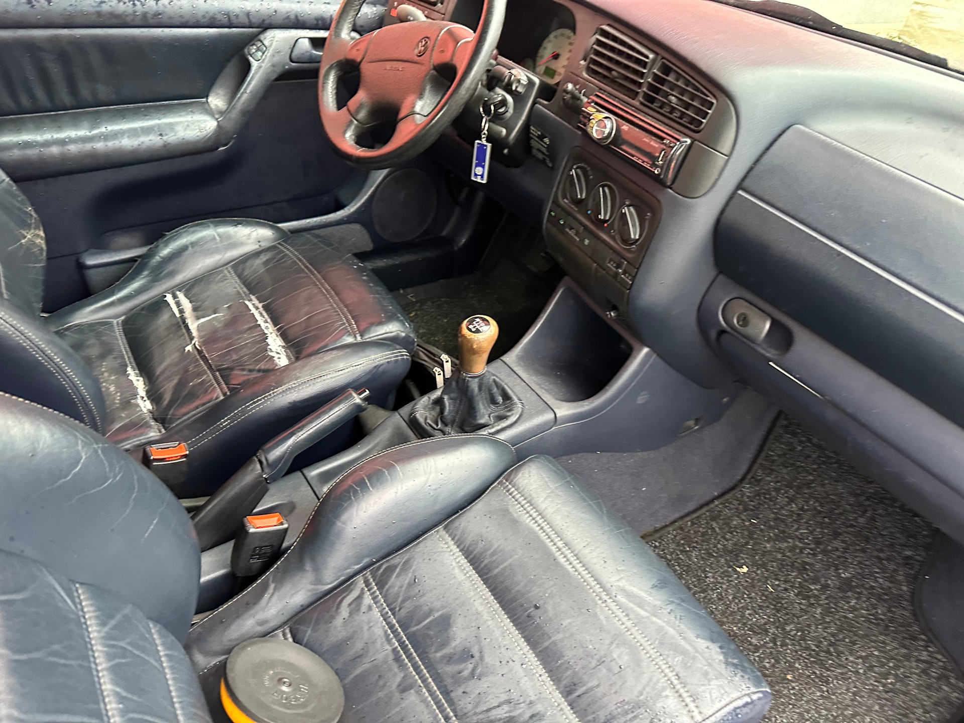 VW Golf Cabriolet 2000 Swiss Classic-image-4