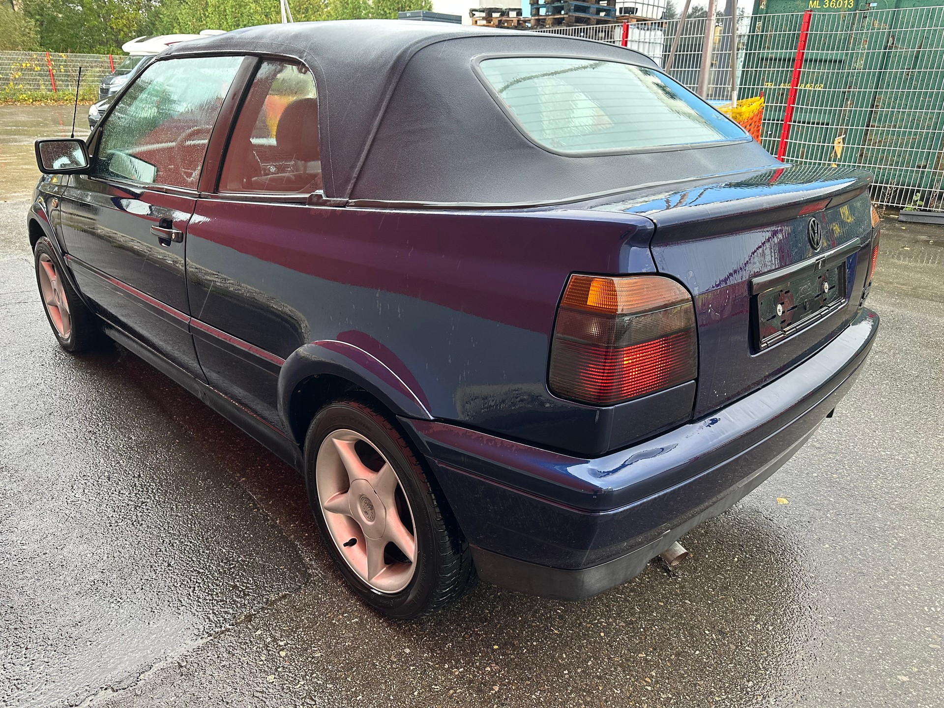 VW Golf Cabriolet 2000 Swiss Classic-image-2