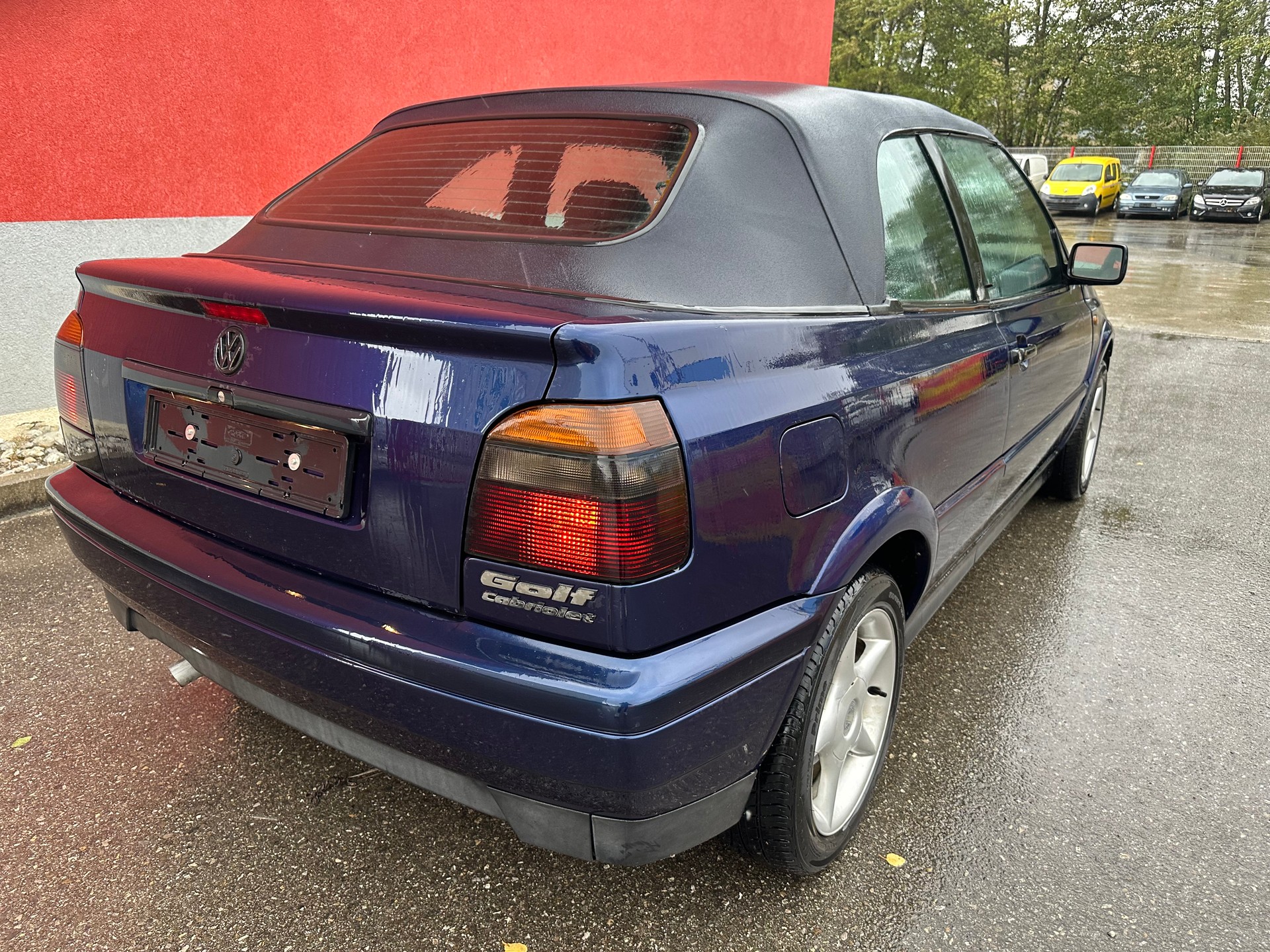 VW Golf Cabriolet 2000 Swiss Classic-image-3