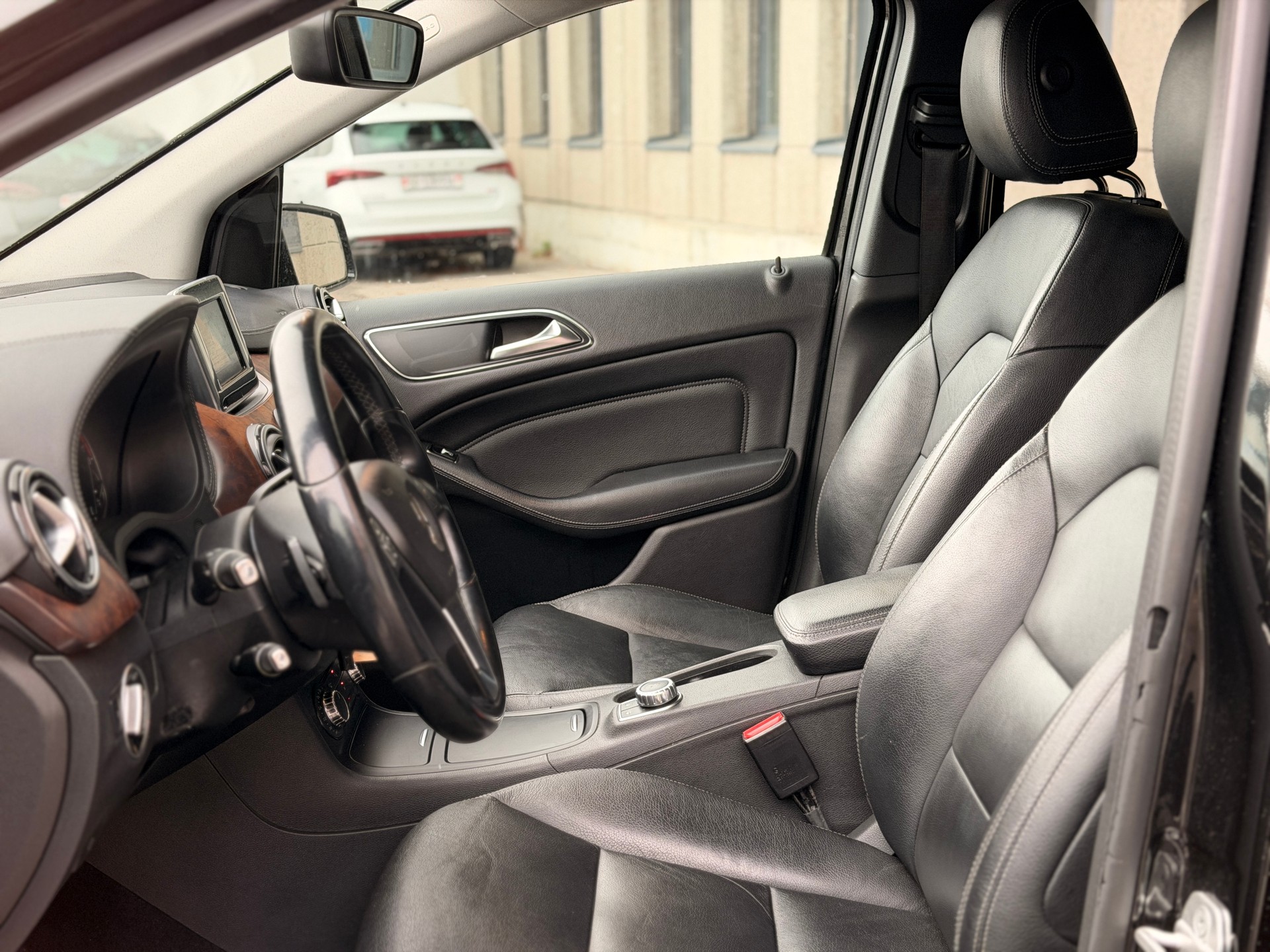 MERCEDES-BENZ B 200 7G-DCT-image-27
