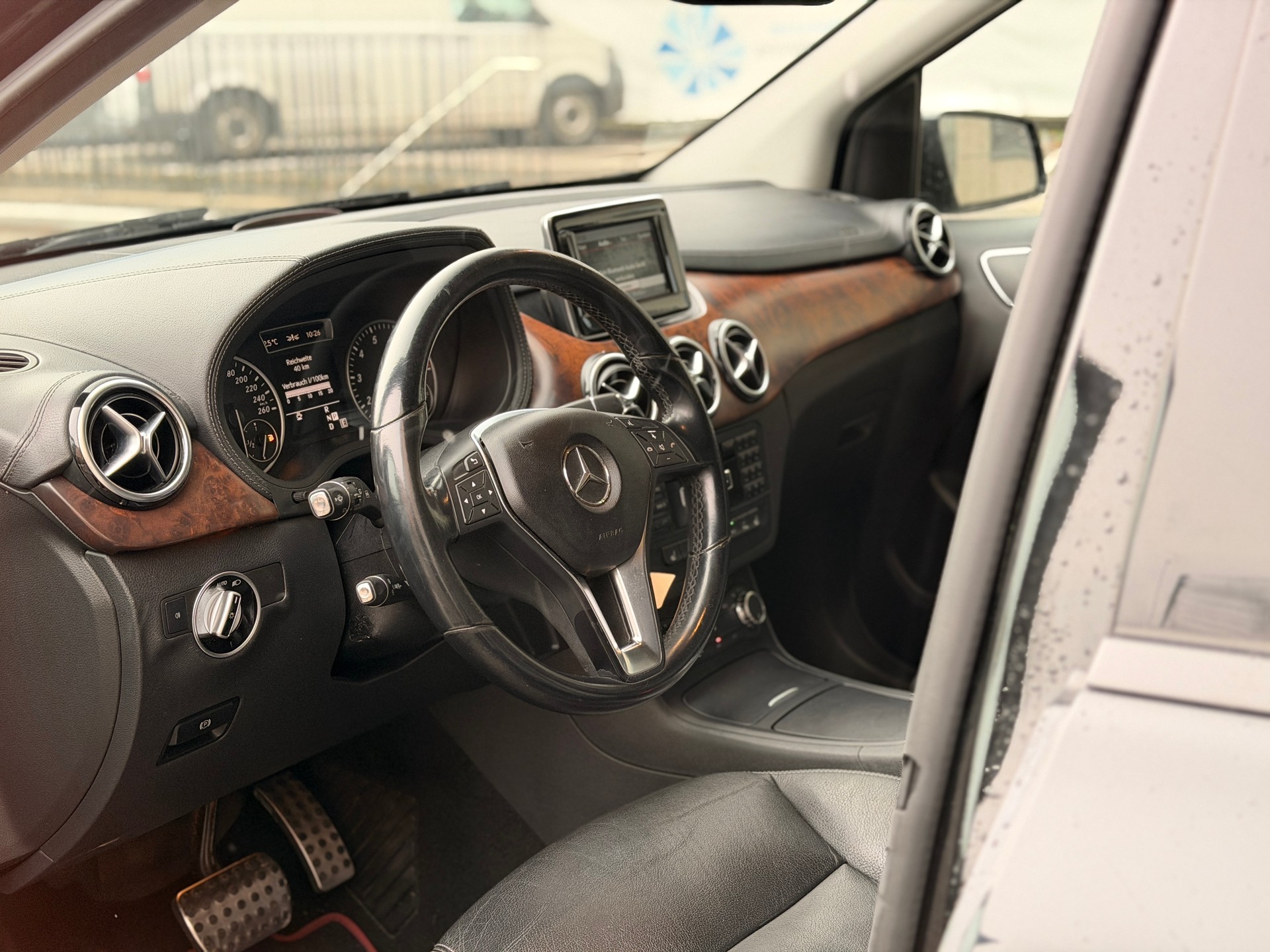 MERCEDES-BENZ B 200 7G-DCT-image-11