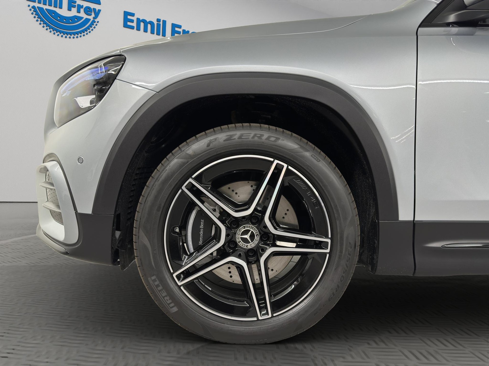 MERCEDES-BENZ GLB 250 AMG Line 4matic-showroom-element-3
