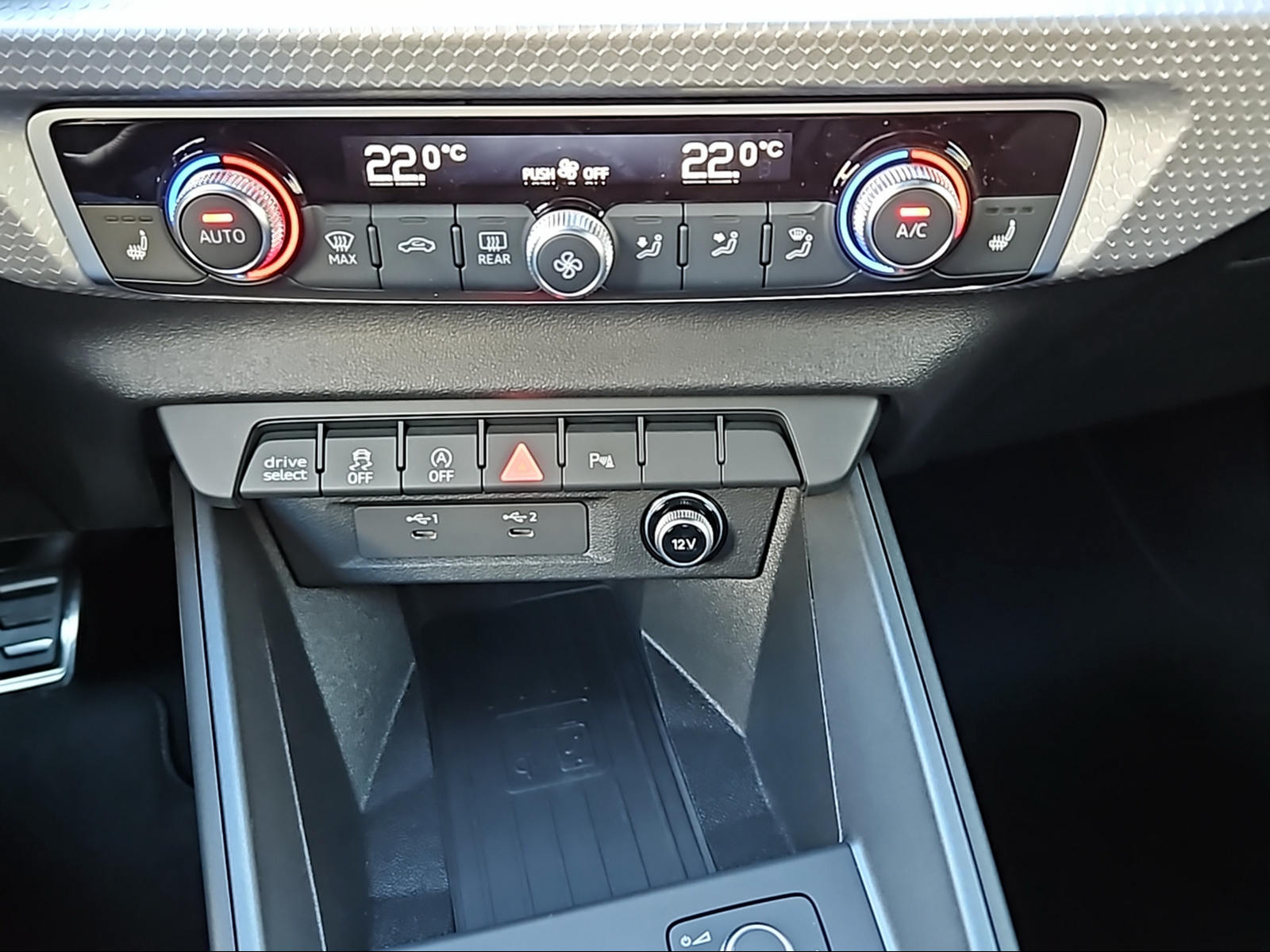 AUDI A1 Sportback 30 TFSI S Line Attraction S-tronic Mythosschwarz Metallic-image-17