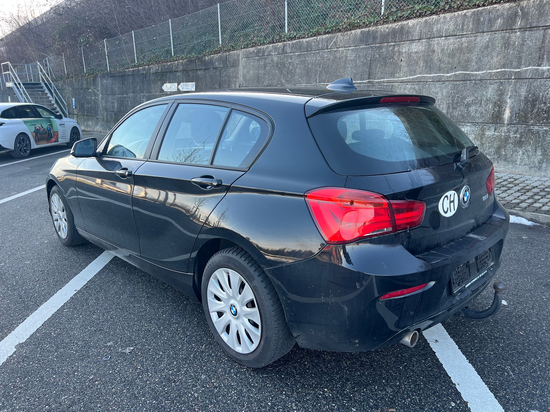 BMW 118i-image-4