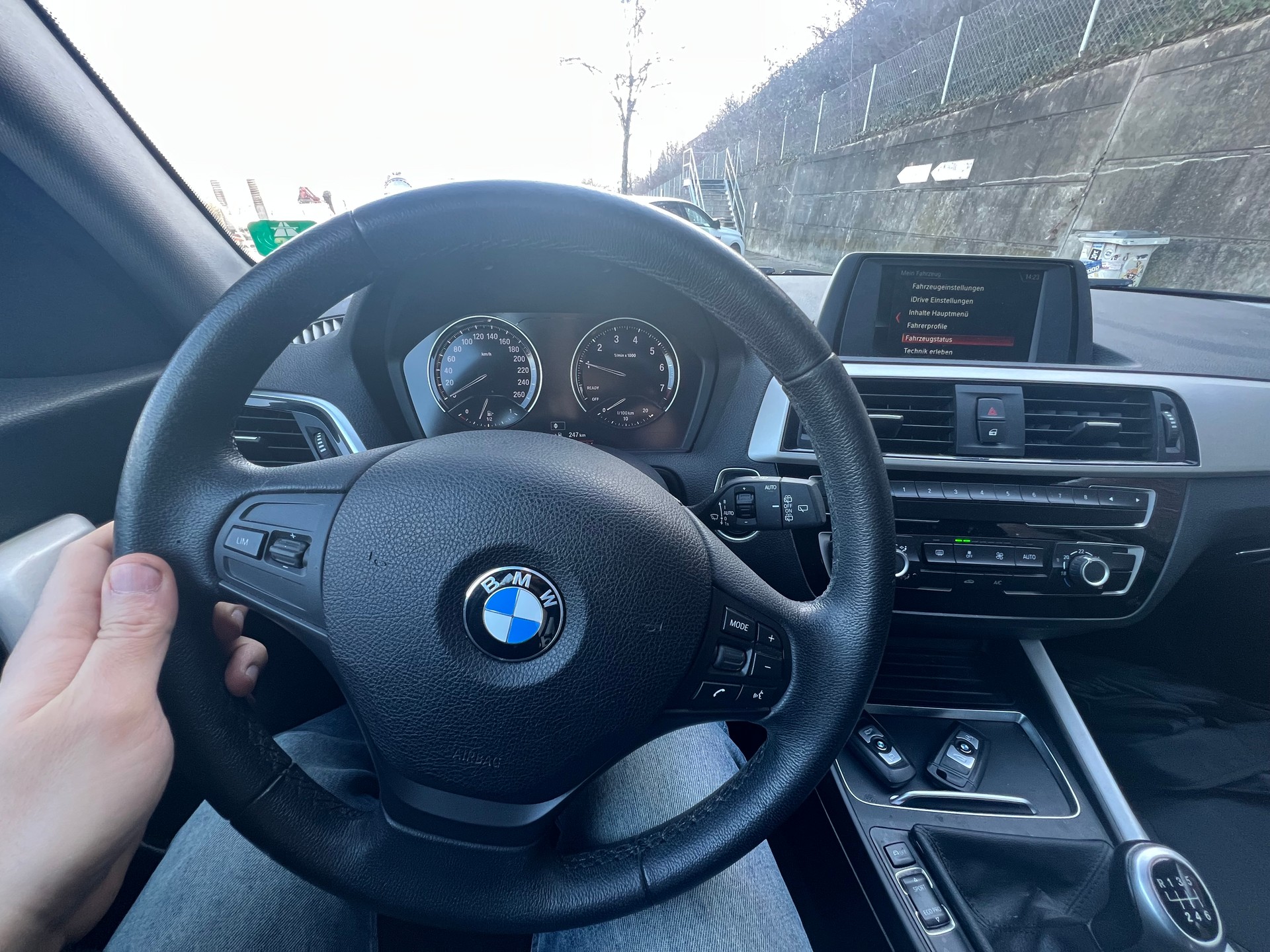 BMW 118i-image-7