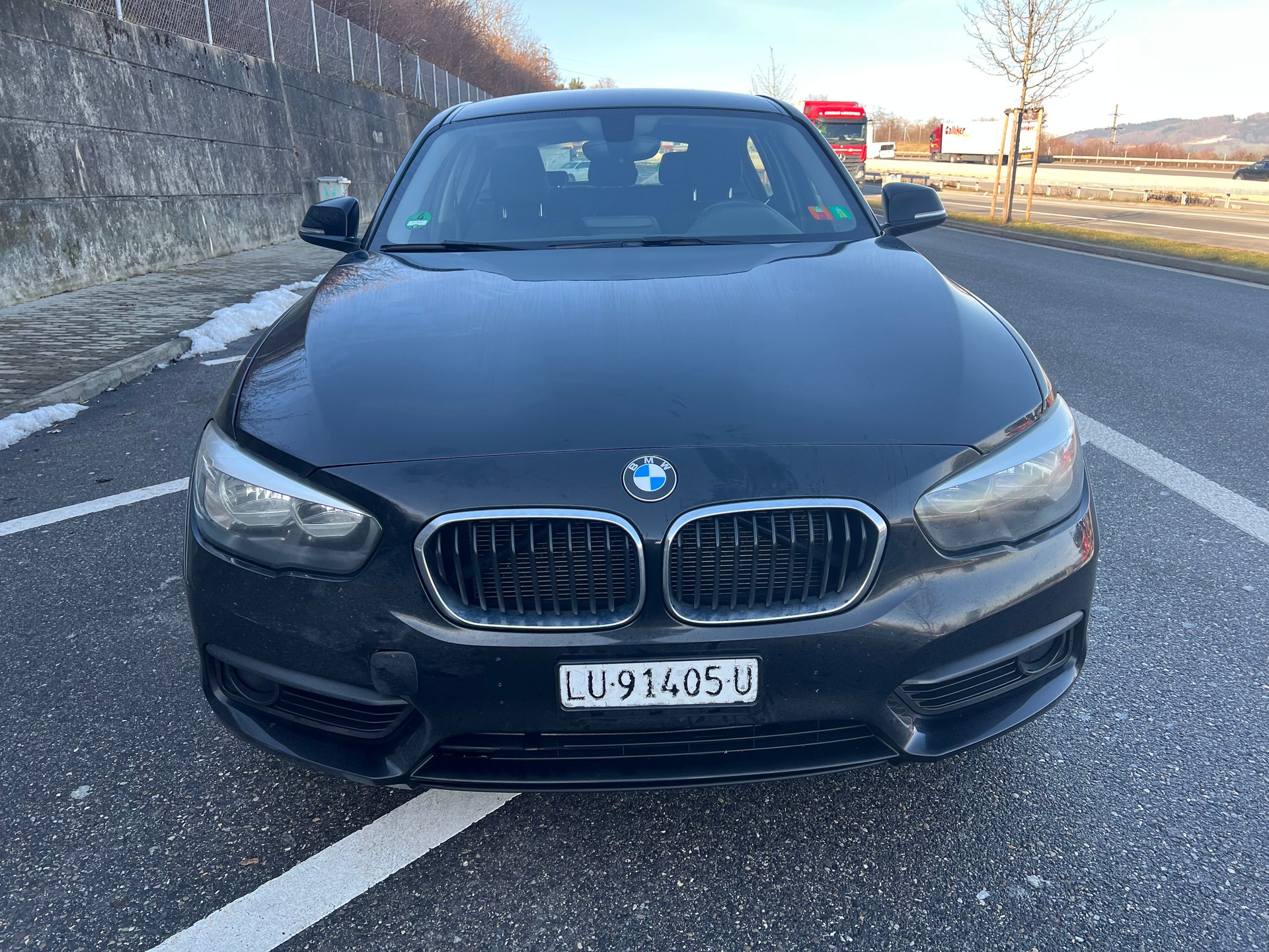 BMW 118i-image-1