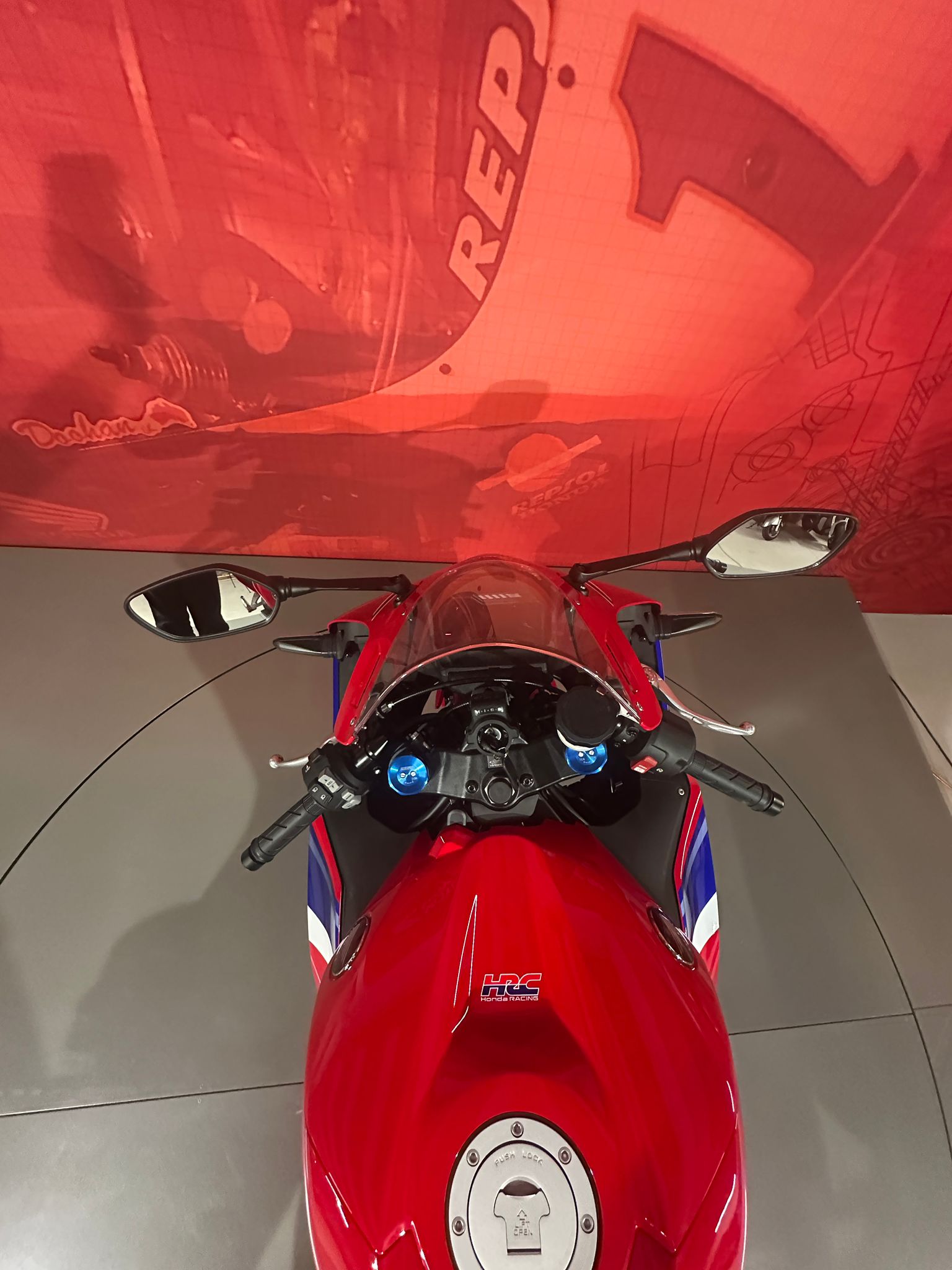 HONDA CBR 600 RR **Grand Prix Red**DEMO-BIKE-showroom-element-1
