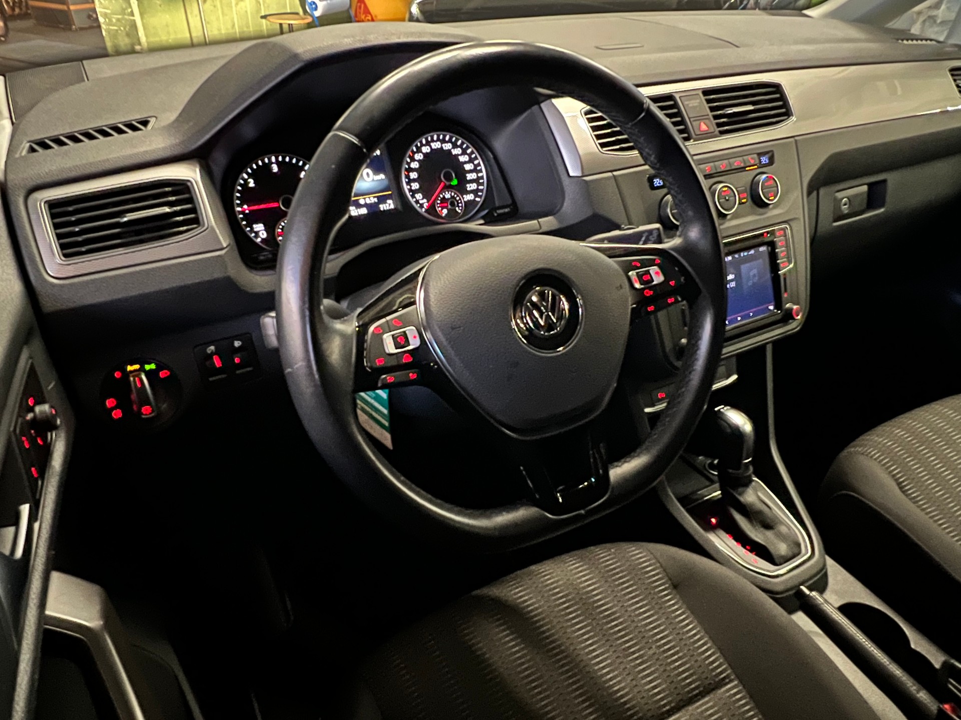 VW Caddy Maxi 2.0TDI Comfortline BlueMotion Technology DSG-image-2