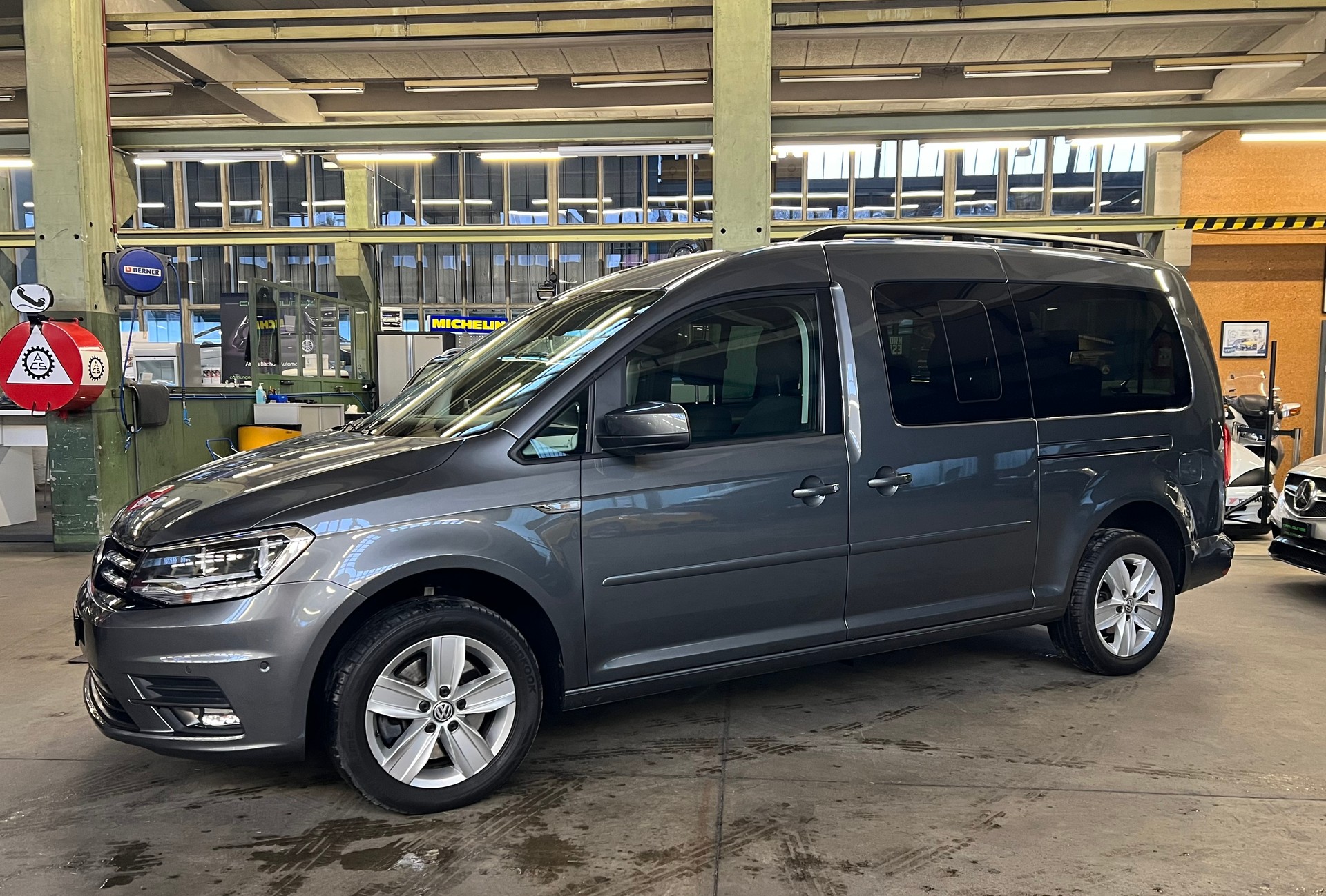 VW Caddy Maxi 2.0TDI Comfortline BlueMotion Technology DSG-image-11