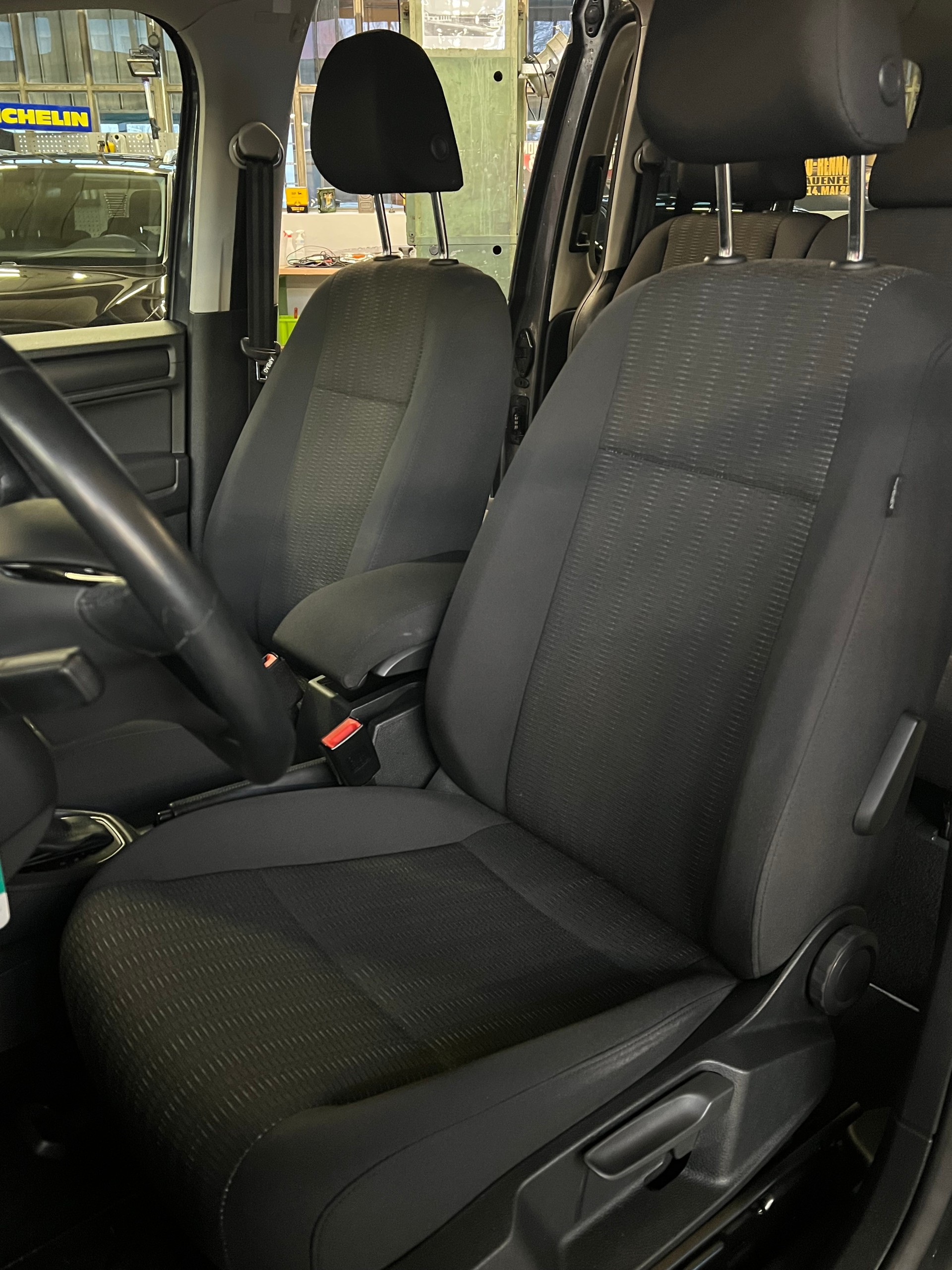 VW Caddy Maxi 2.0TDI Comfortline BlueMotion Technology DSG-image-7