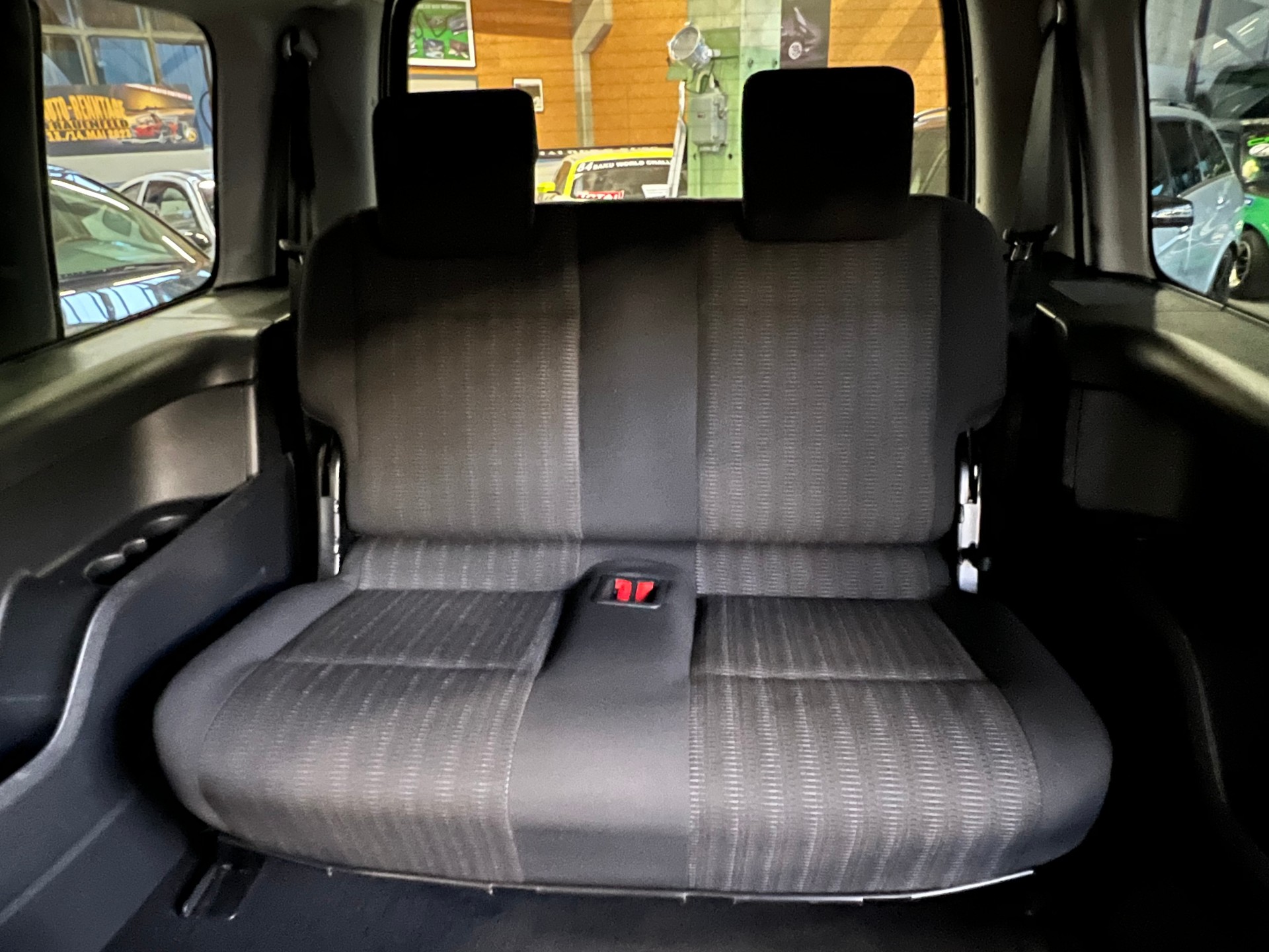 VW Caddy Maxi 2.0TDI Comfortline BlueMotion Technology DSG-image-9