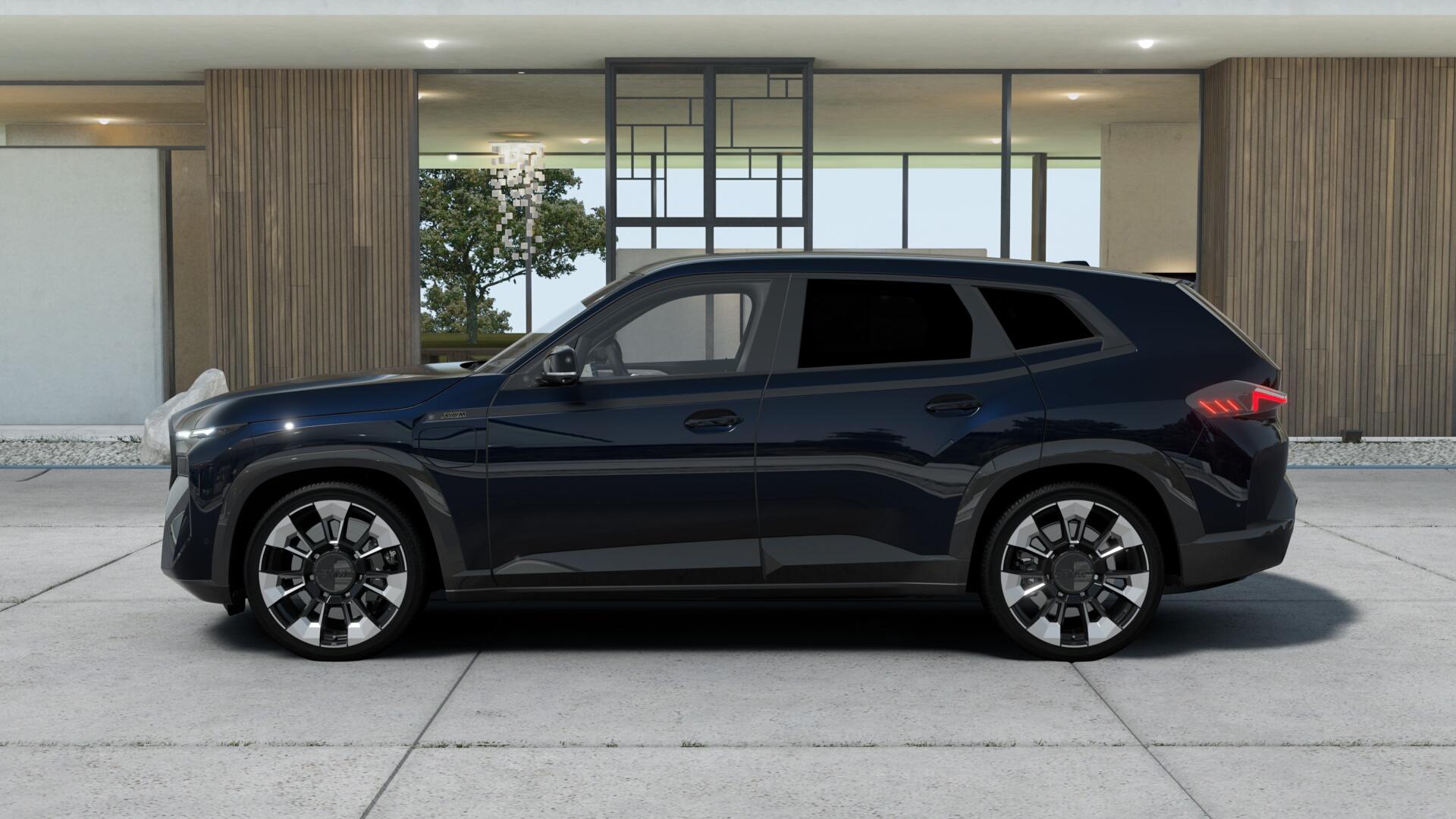 BMW XM 50e Plug-in Hybrid-image-1
