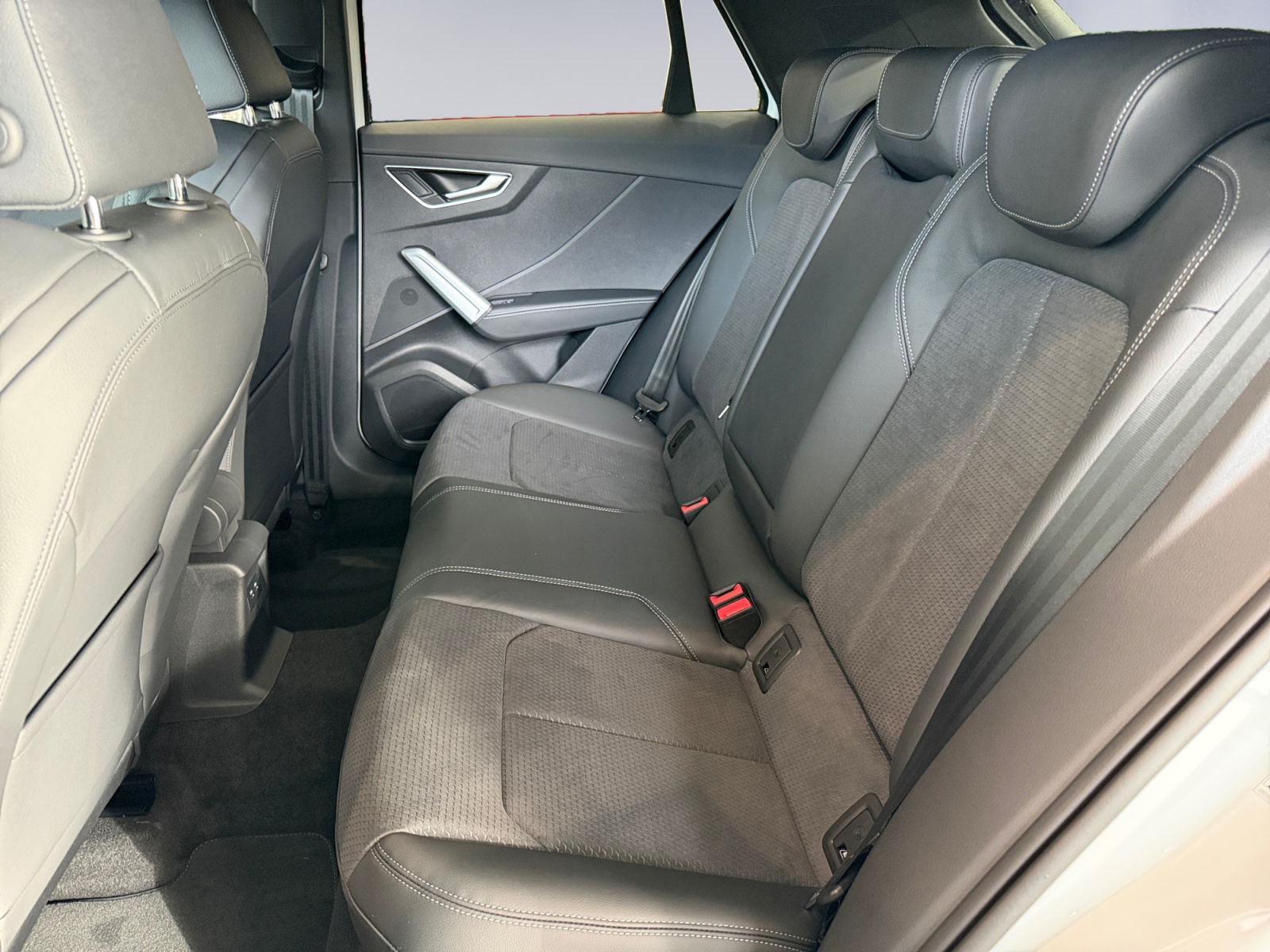 AUDI Q2 35 TFSI S line S-tronic-image-10