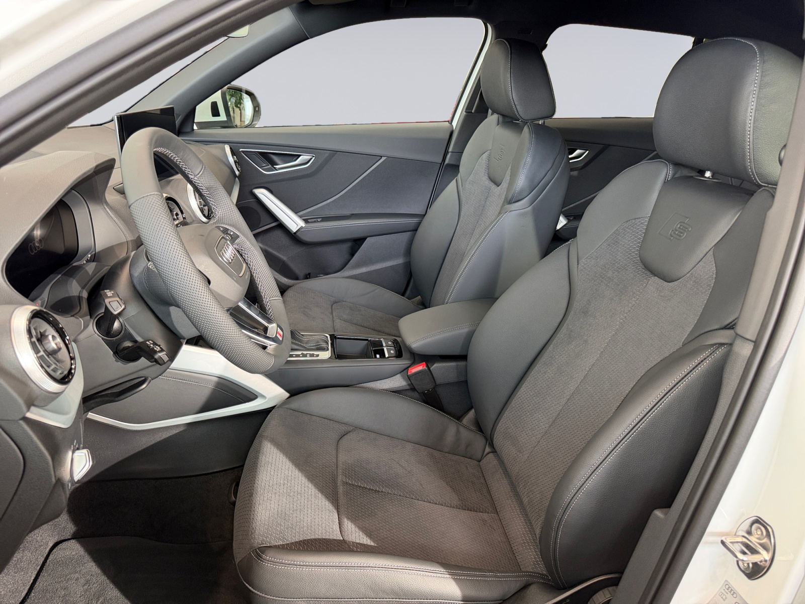 AUDI Q2 35 TFSI S line S-tronic-image-6
