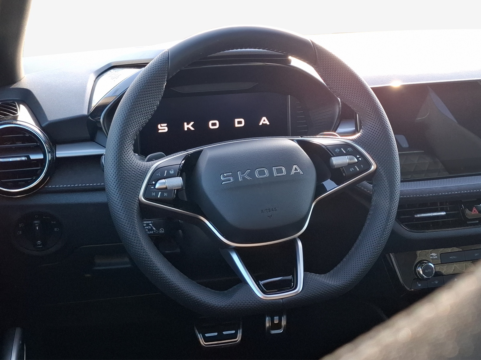 SKODA Fabia 1.5 TSI Dynamic DSG-image-9