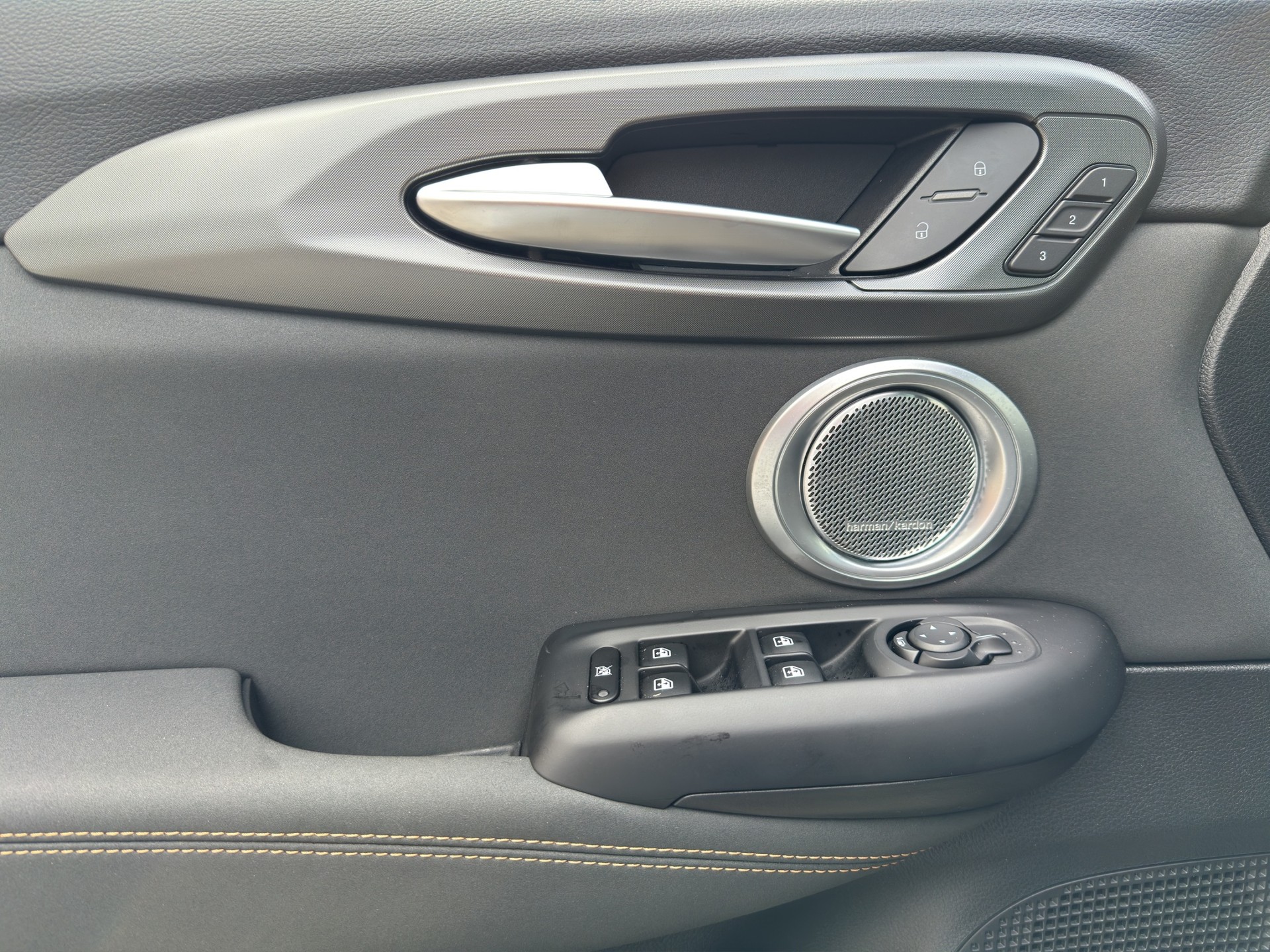 ALFA ROMEO Tonale 1.5 48V Hybrid Veloce-image-9