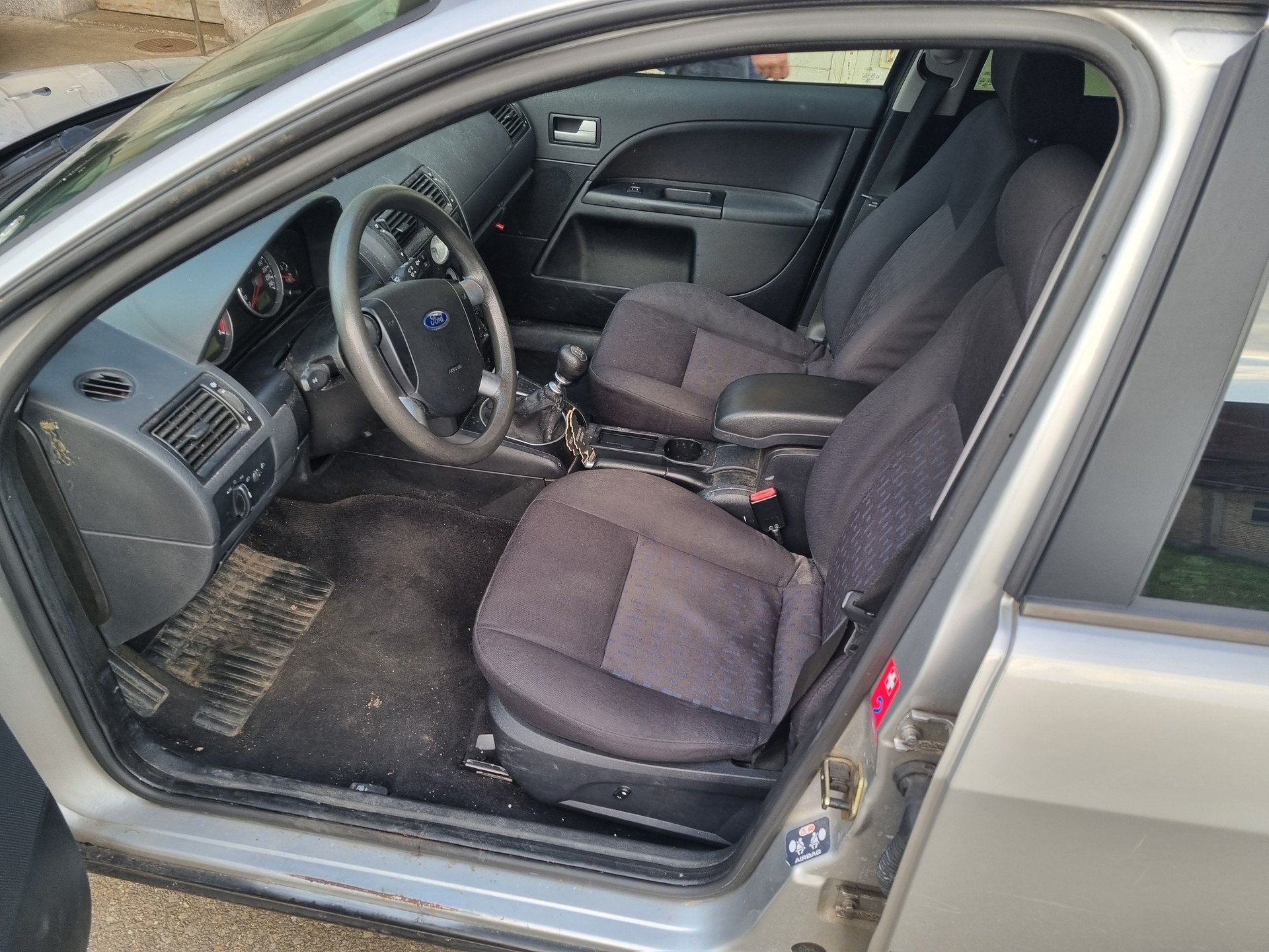 FORD Mondeo 1.8i 16V Carving-image-8