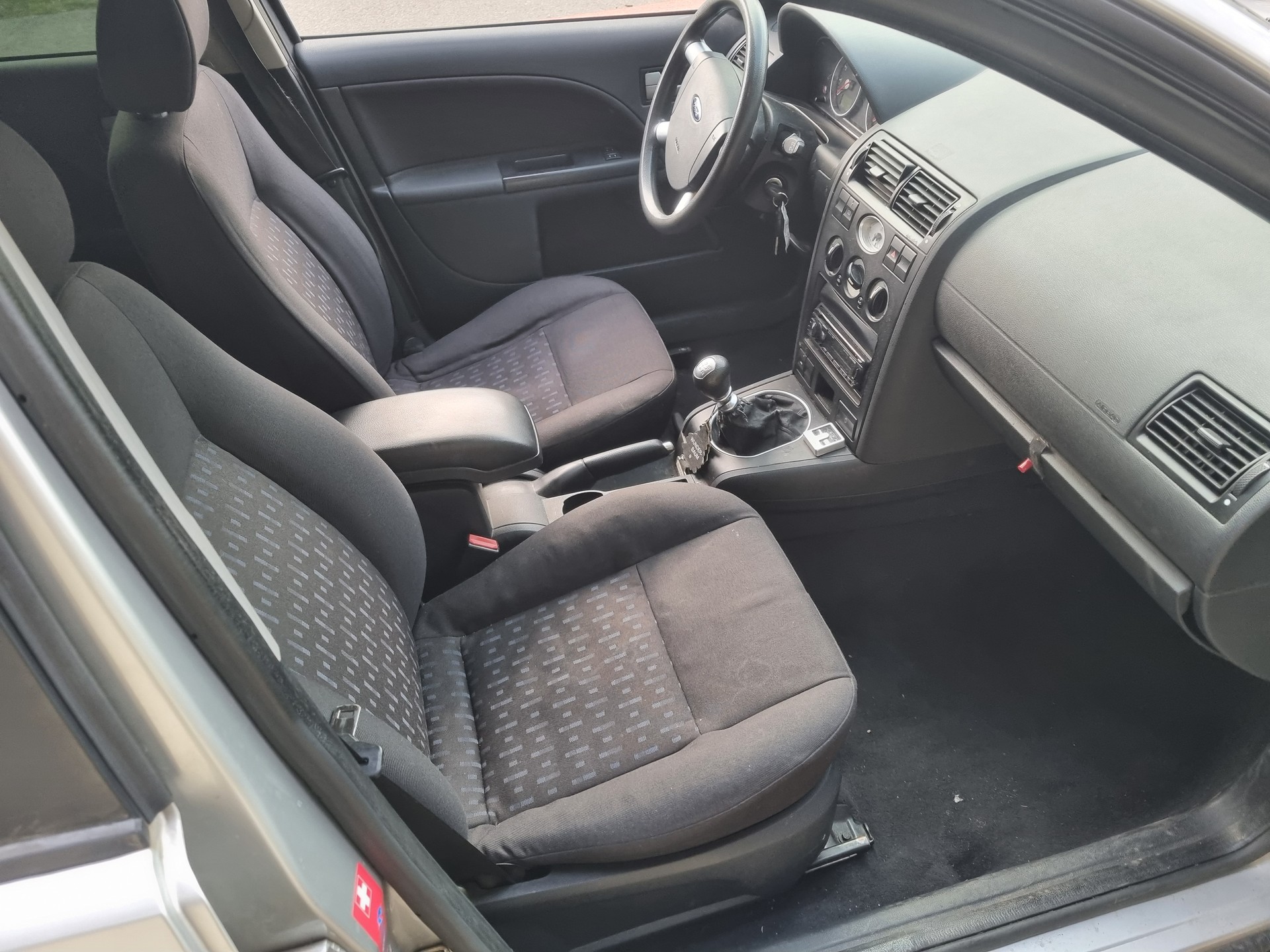 FORD Mondeo 1.8i 16V Carving-image-4
