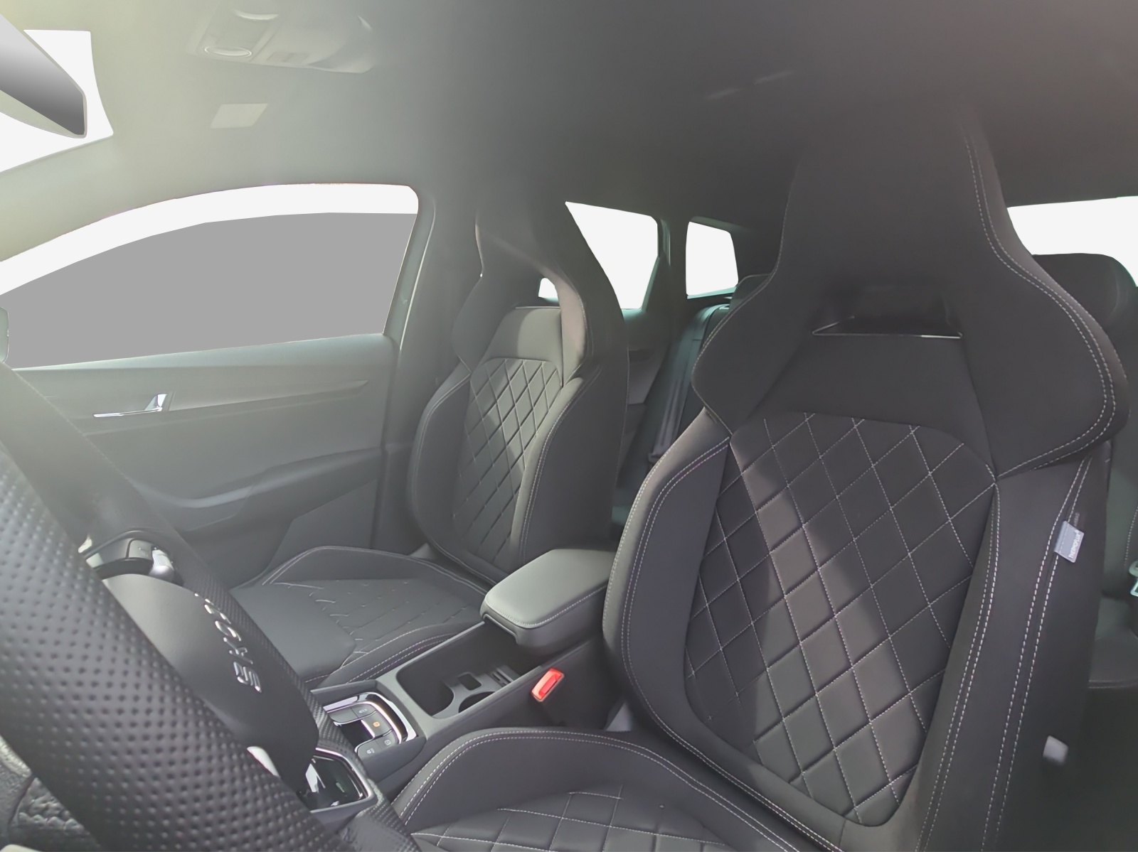 SKODA Karoq 2.0 TSI SportLine 4x4 DSG-image-7
