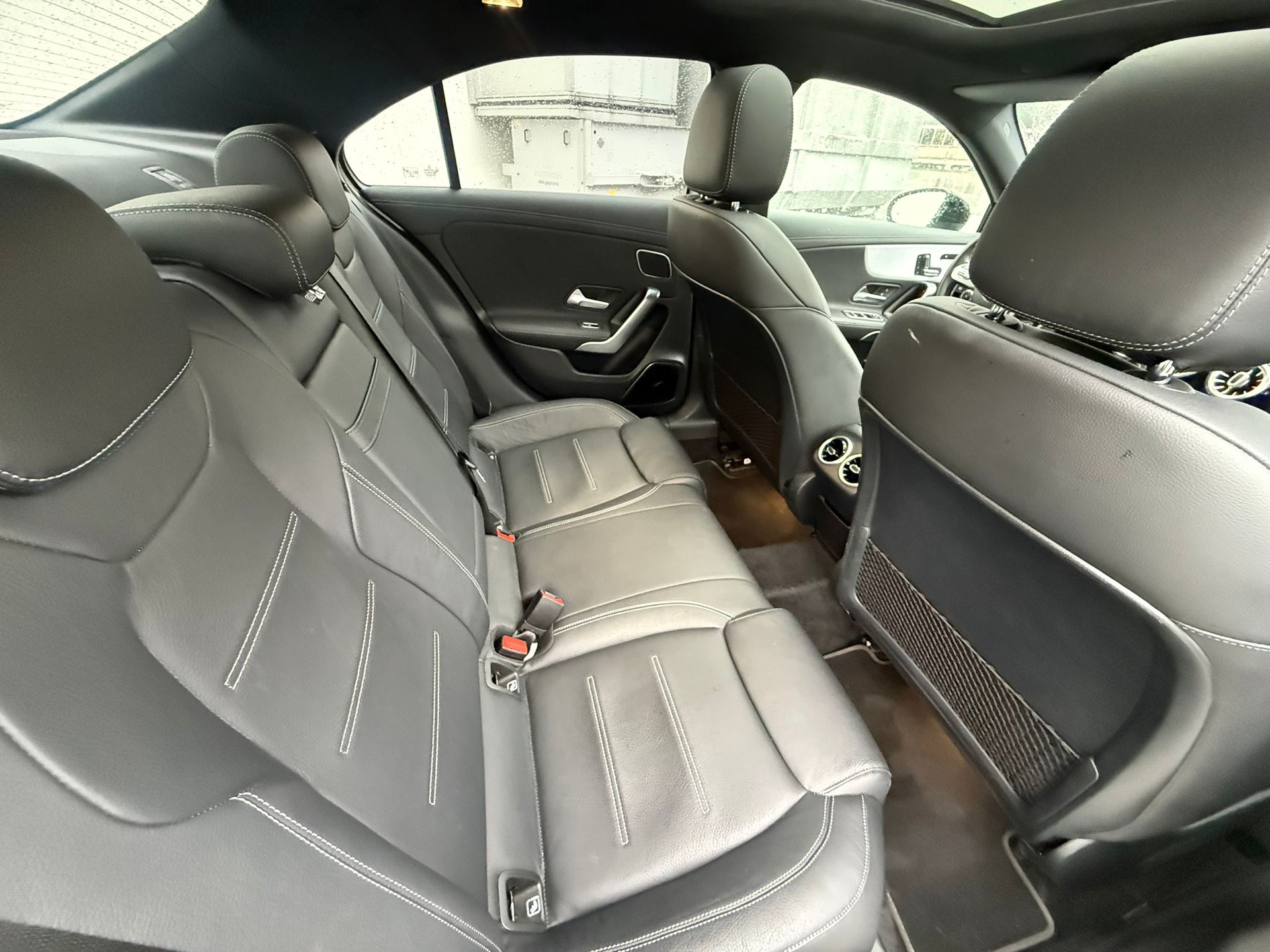 MERCEDES-BENZ A 35 AMG 4Matic Speedshift-image-11