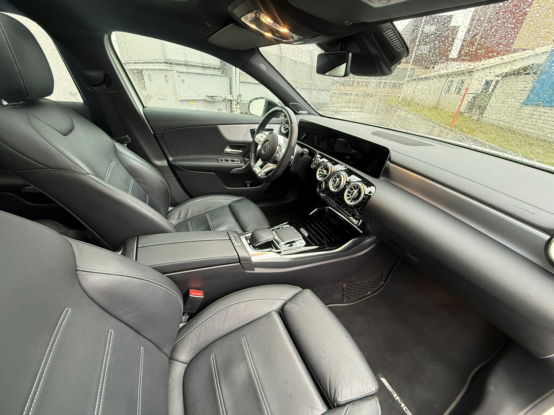 MERCEDES-BENZ A 35 AMG 4Matic Speedshift-image-10