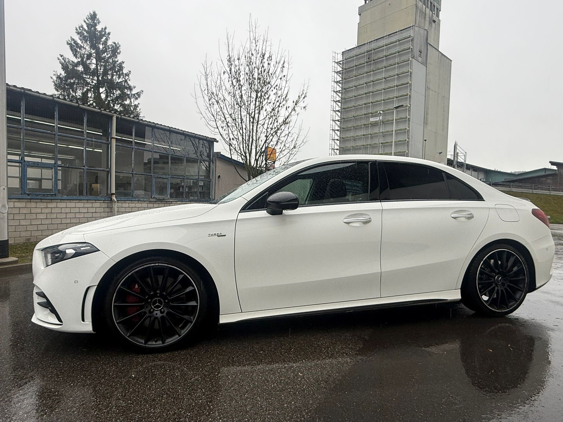MERCEDES-BENZ A 35 AMG 4Matic Speedshift-image-2