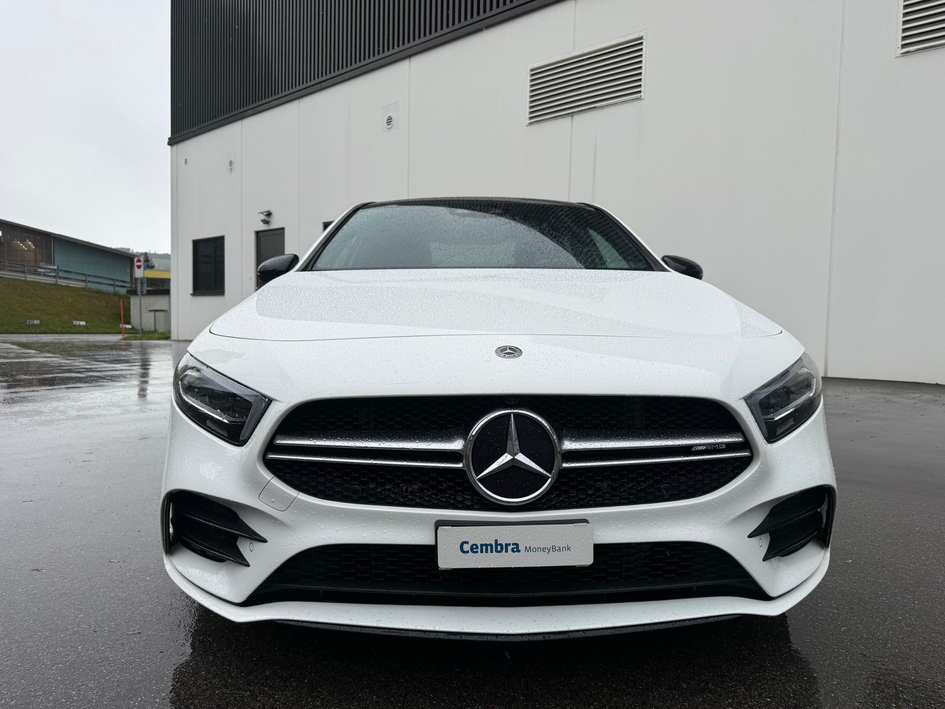 MERCEDES-BENZ A 35 AMG 4Matic Speedshift-image-5