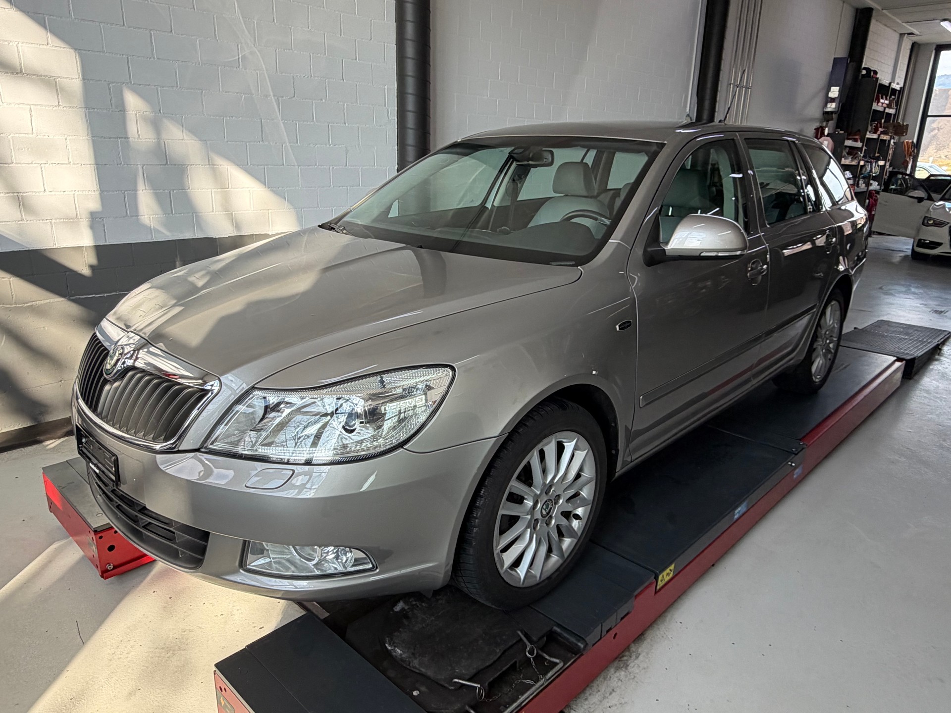 SKODA Octavia Combi 1.8 TSI Laurin & Klement DSG