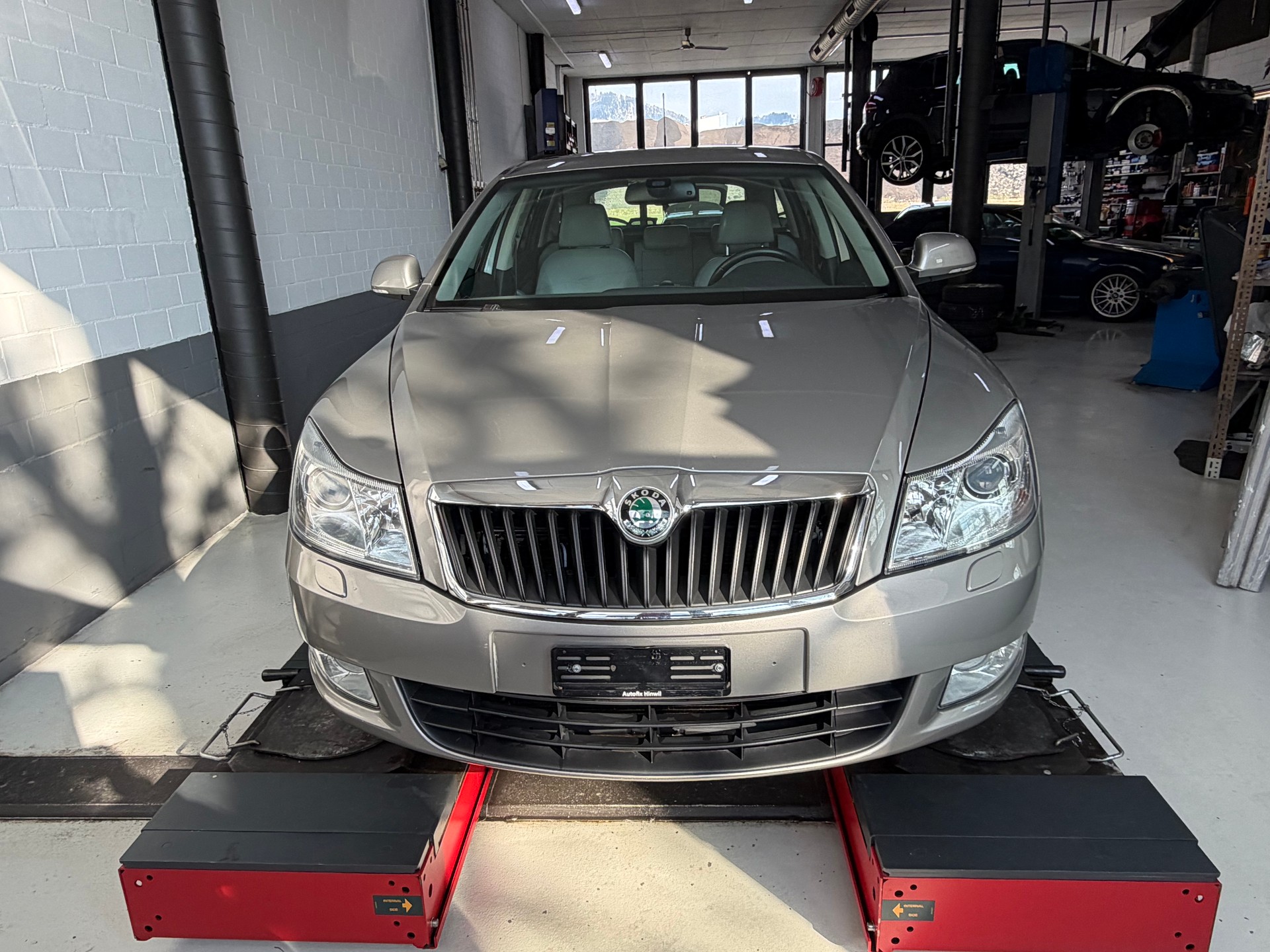 SKODA Octavia Combi 1.8 TSI Laurin & Klement DSG-image-1