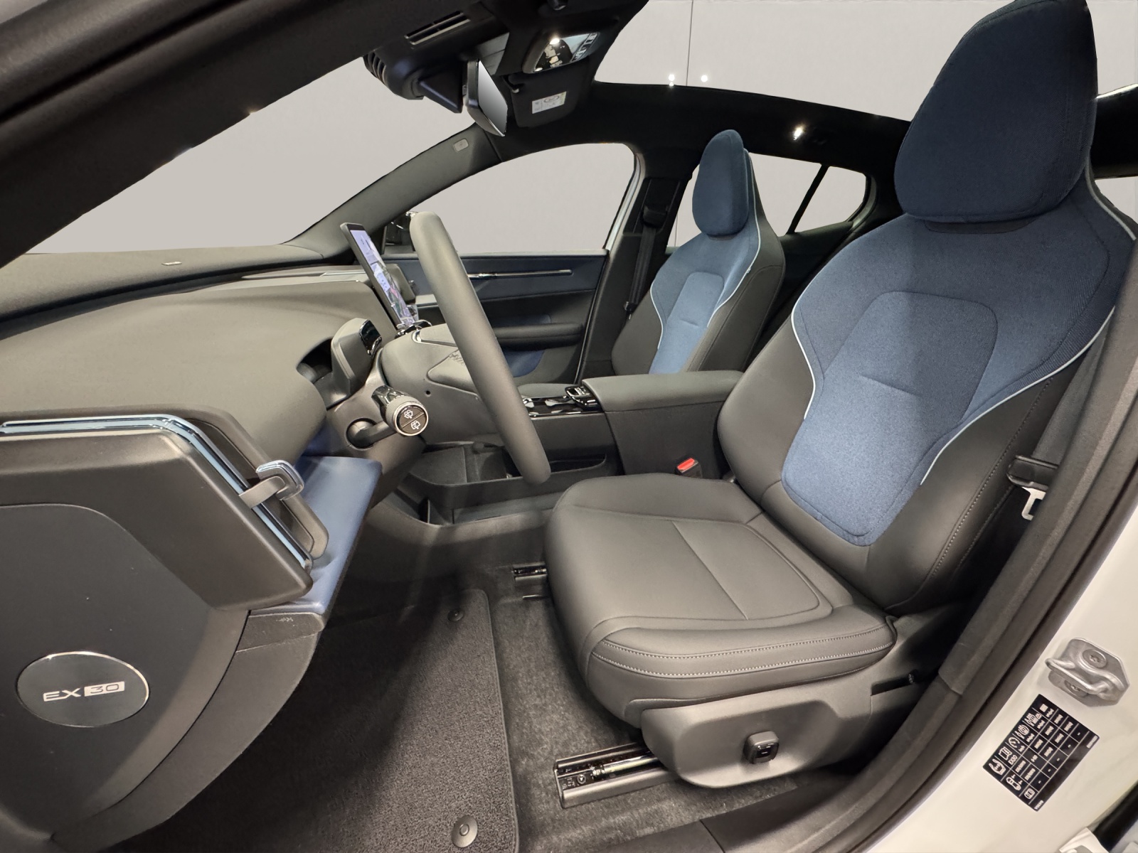 VOLVO EX30 CC E60 Twin Performance AWD-image-12