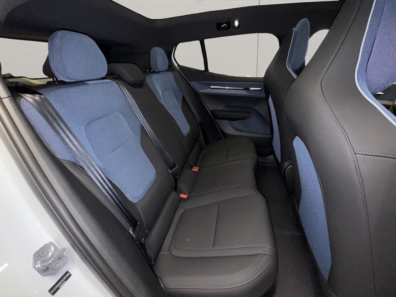 VOLVO EX30 CC E60 Twin Performance AWD-image-13
