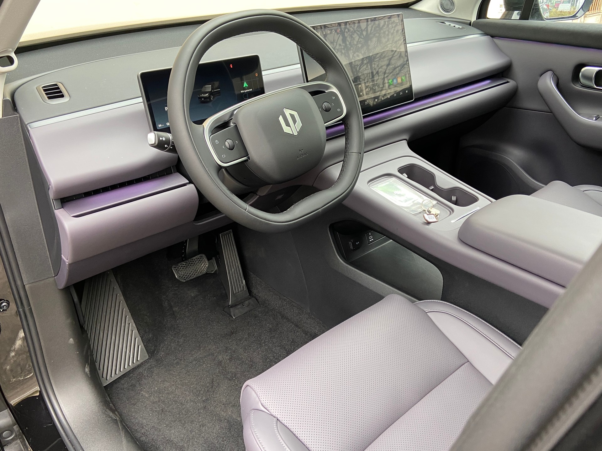 LEAPMOTOR C10 REEV Hybrid Design-image-5