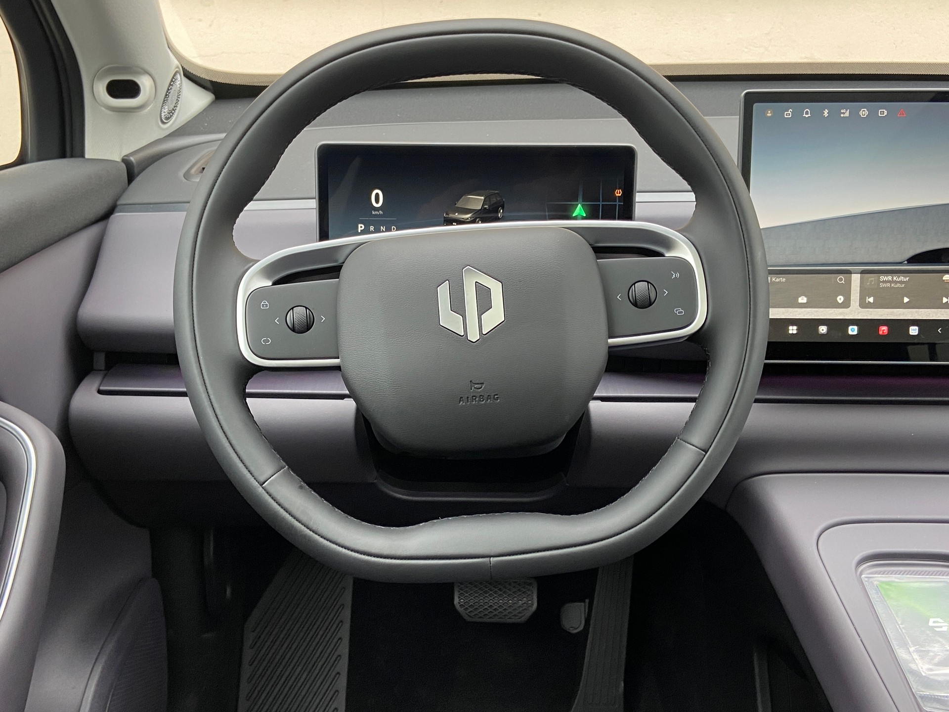 LEAPMOTOR C10 REEV Hybrid Design-image-8