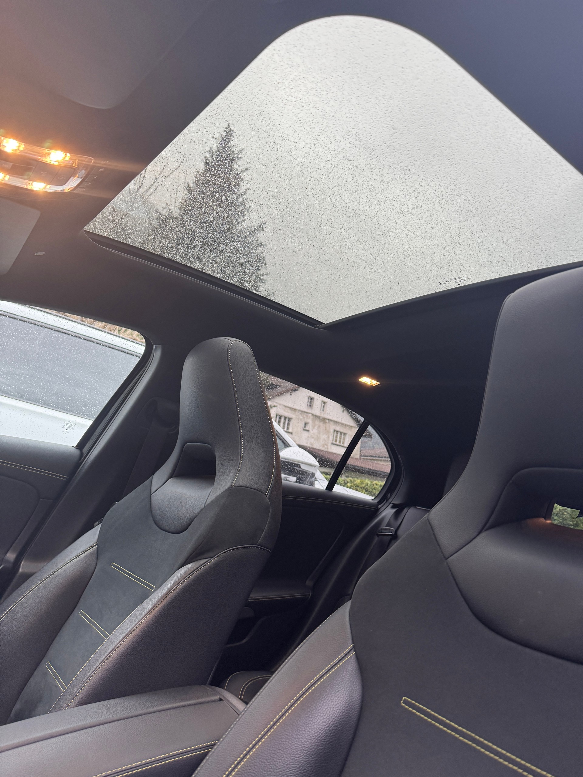 MERCEDES-BENZ A 250 Style 7G-DCT-image-4