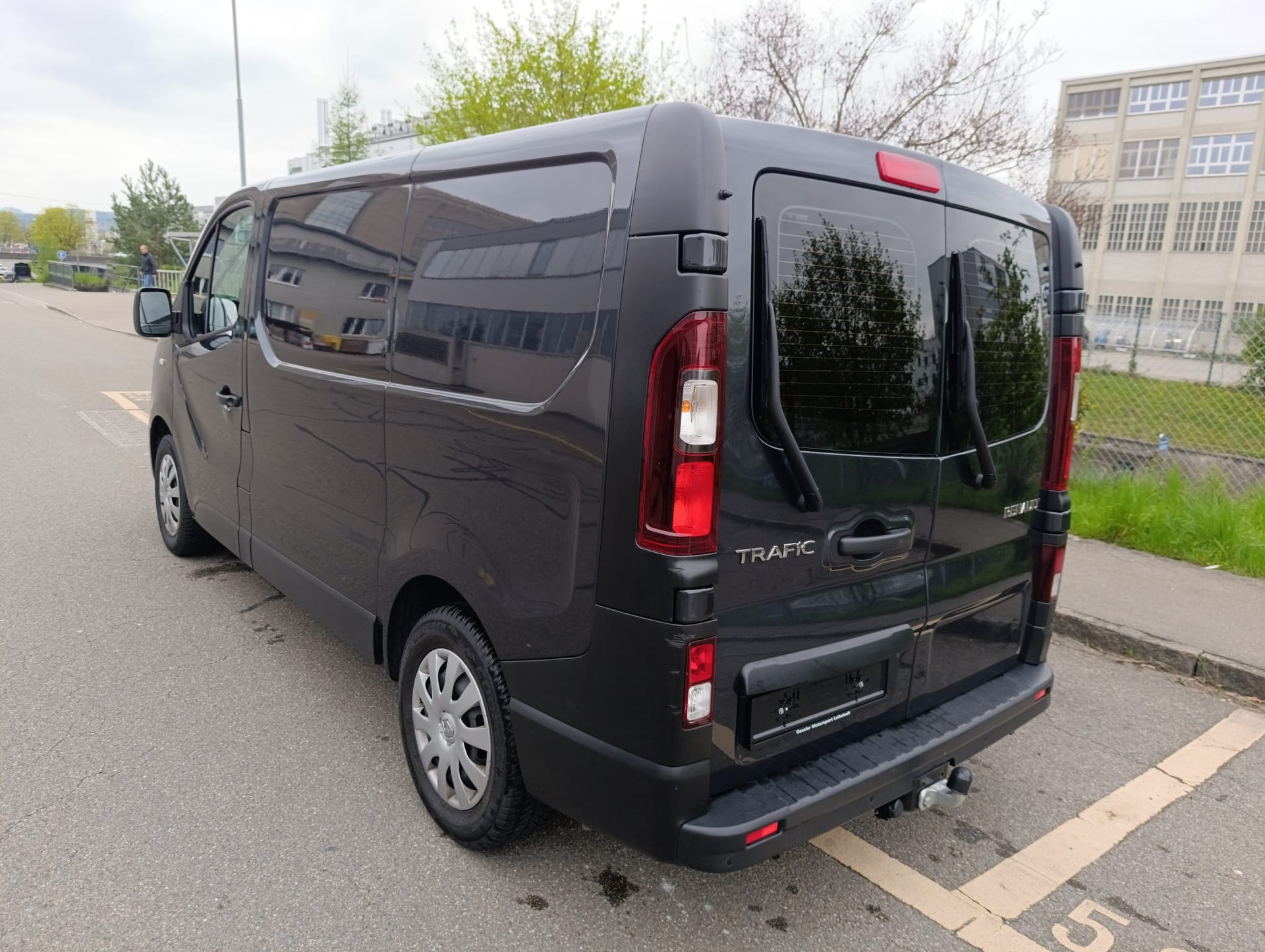 RENAULT Trafic dCi145-showroom-element-2