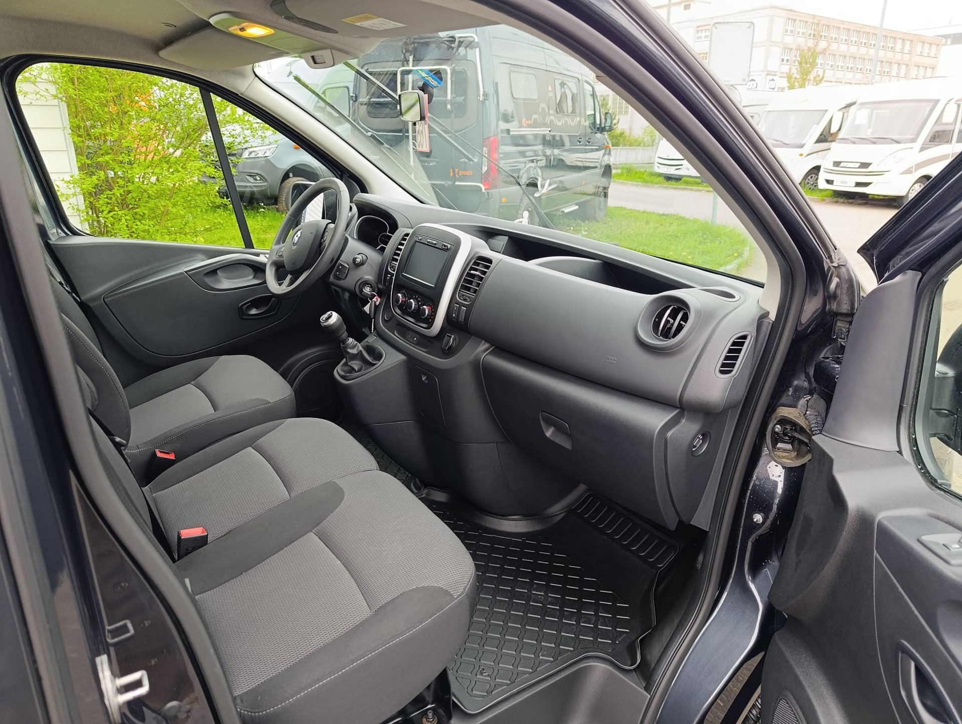 RENAULT Trafic dCi145-image-15