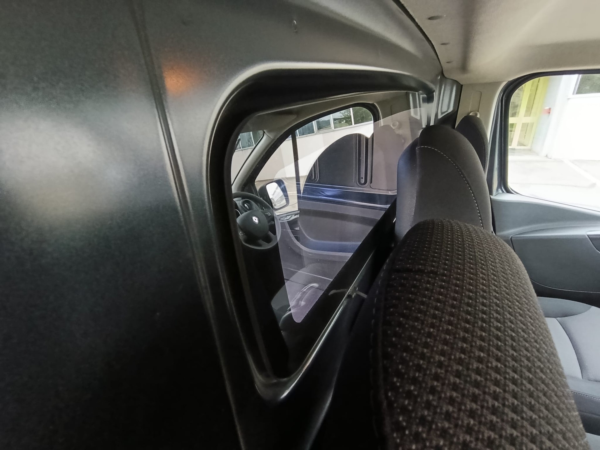 RENAULT Trafic dCi145-image-14
