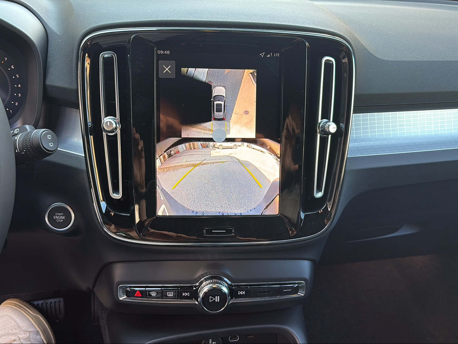 VOLVO XC40 B3 Benzin Mild Hybrid Plus Dark DCT-image-5