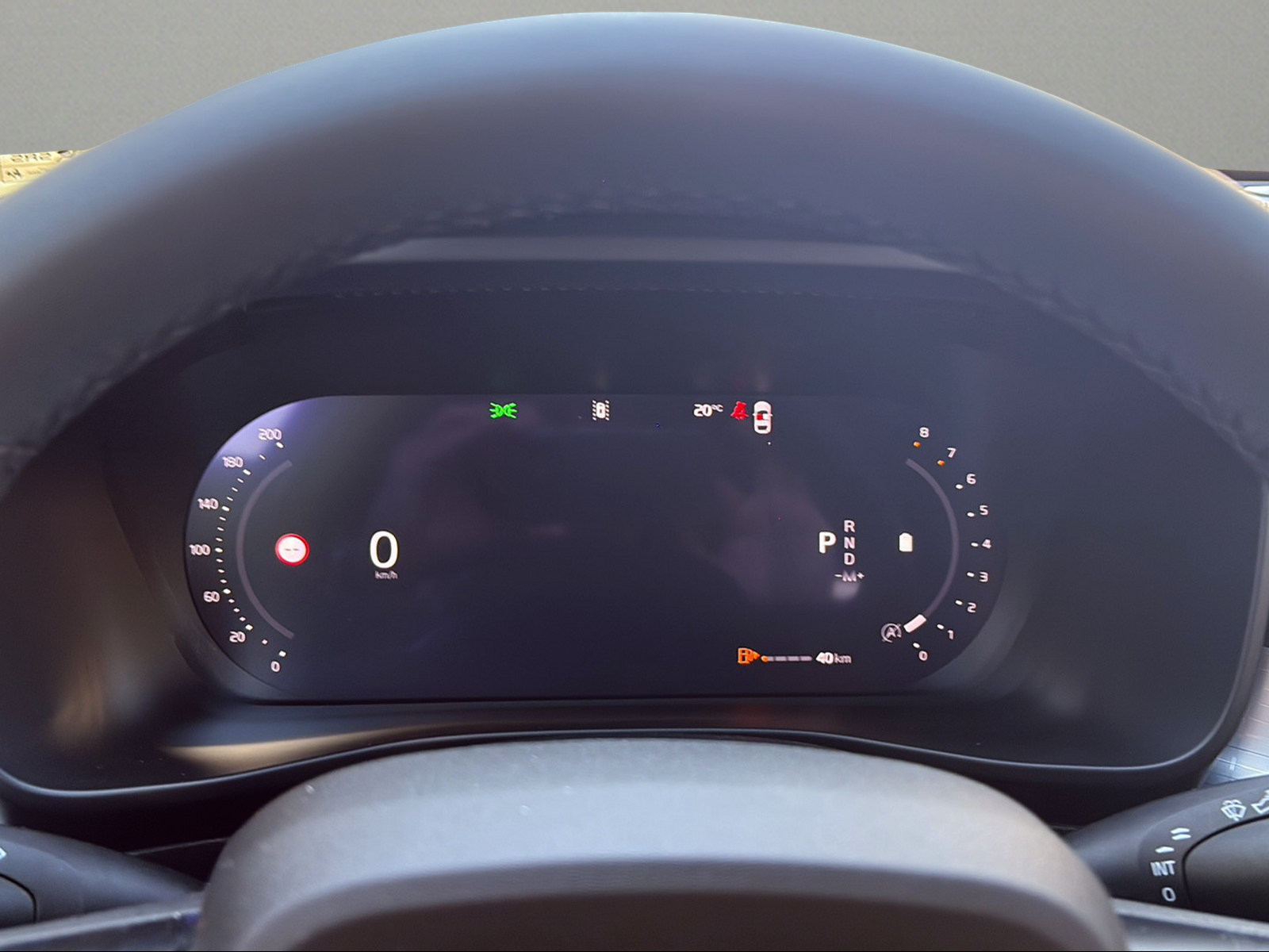 VOLVO XC40 B3 Benzin Mild Hybrid Plus Dark DCT-image-4